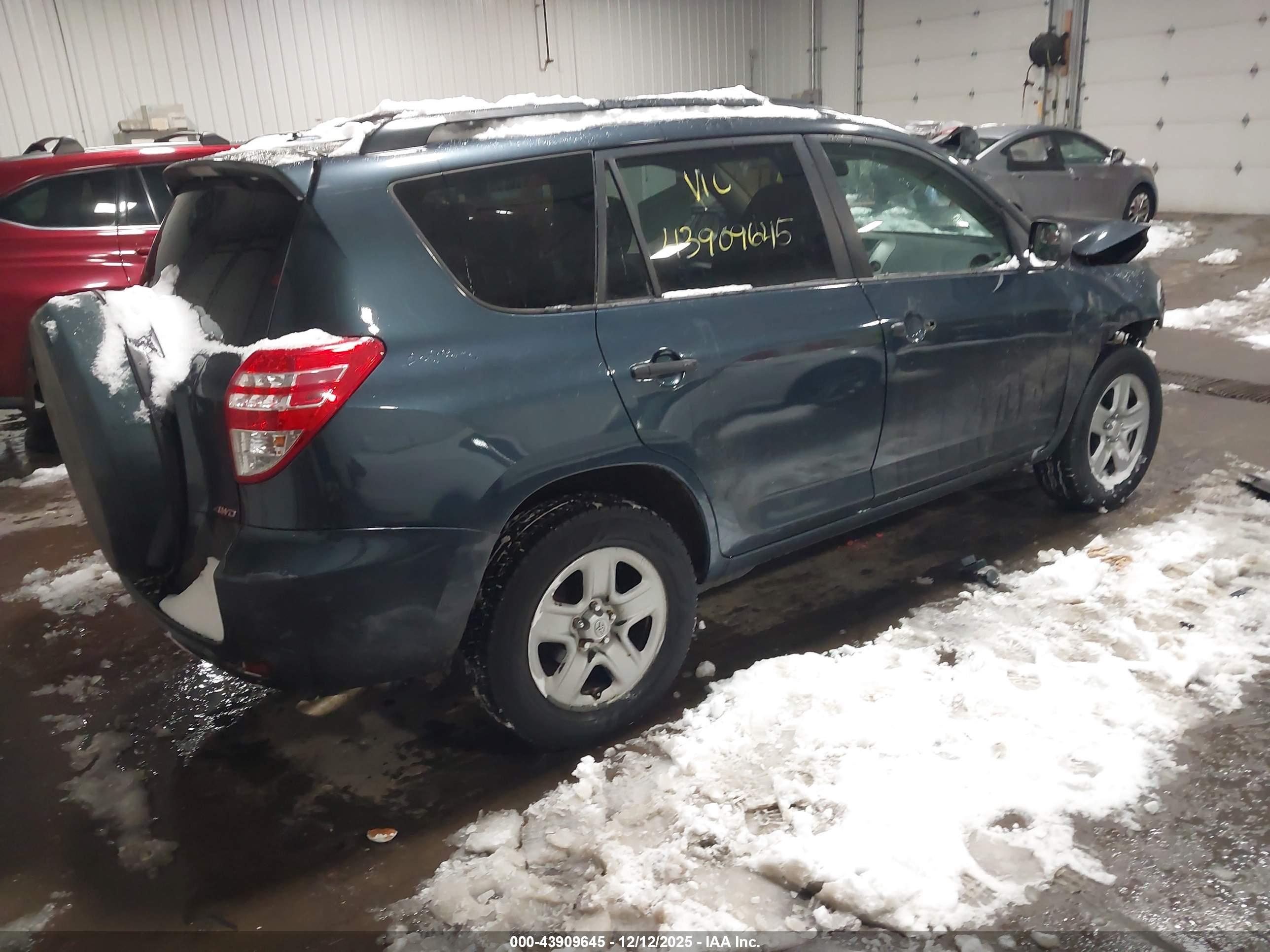 TOYOTA RAV4 image 4