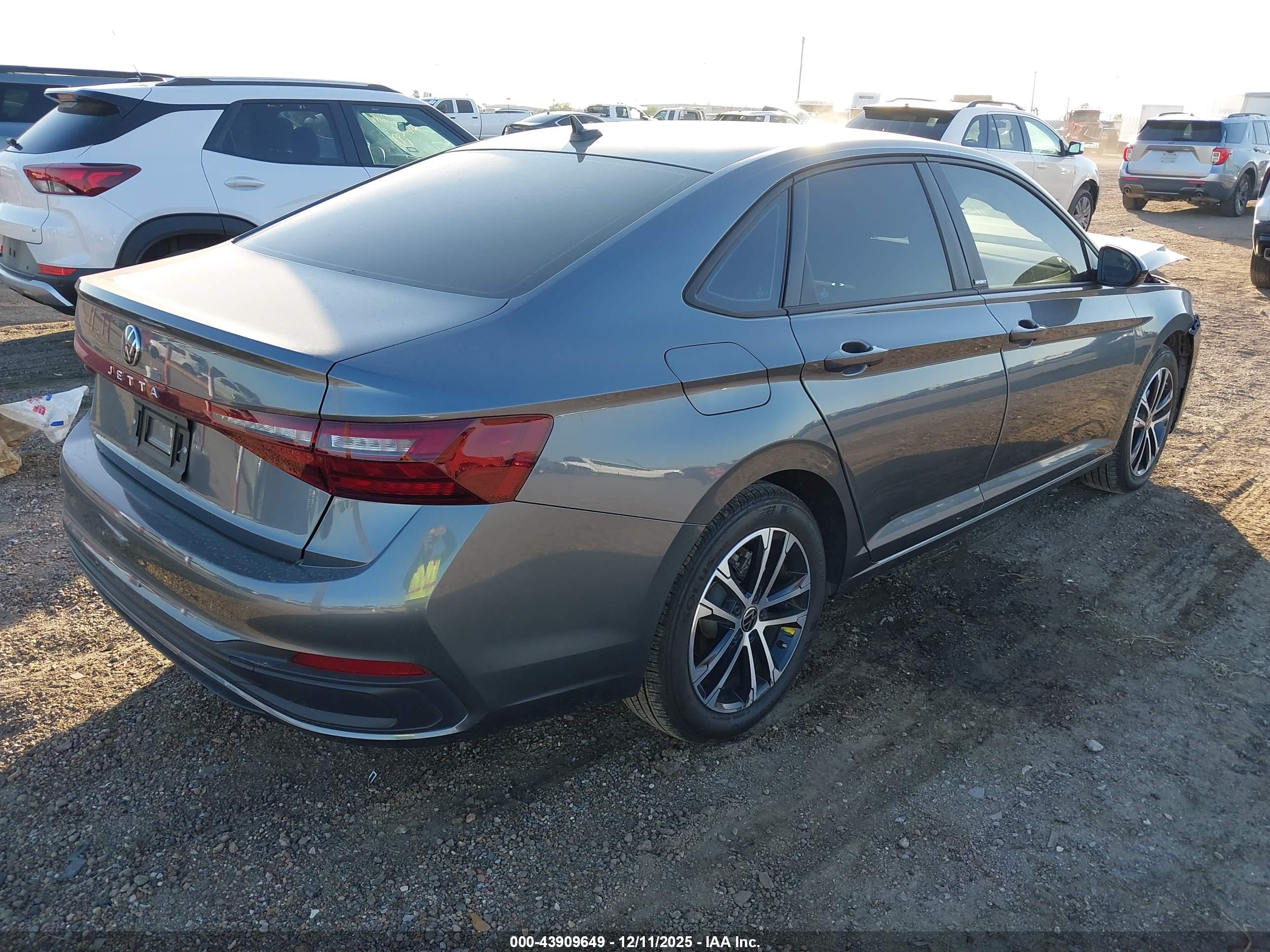 VOLKSWAGEN JETTA image 4