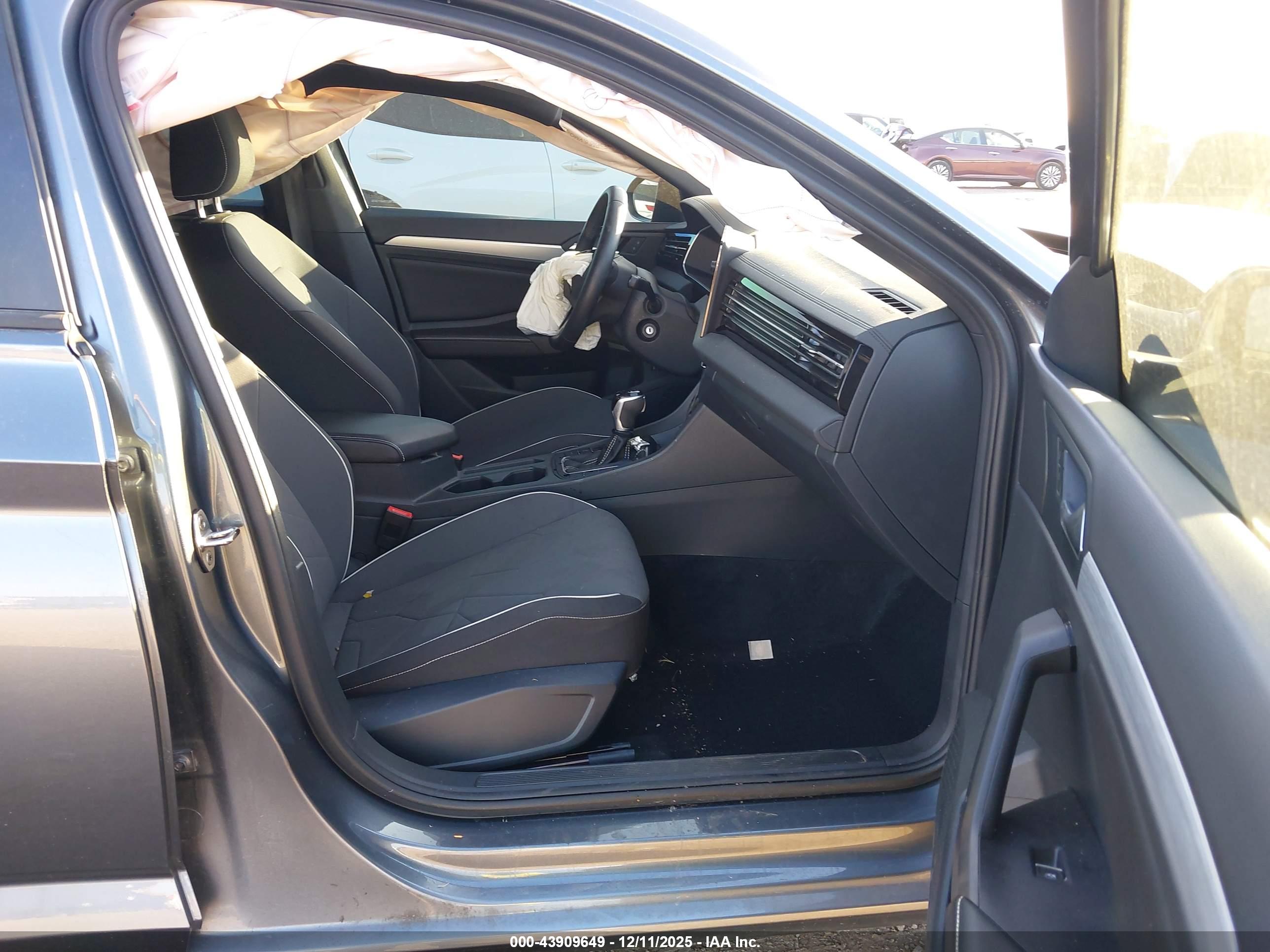 VOLKSWAGEN JETTA image 5