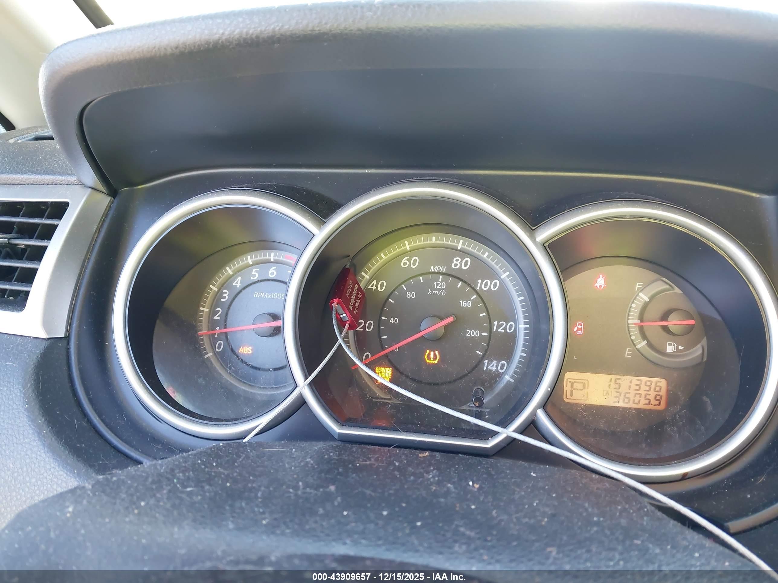 NISSAN VERSA image 7