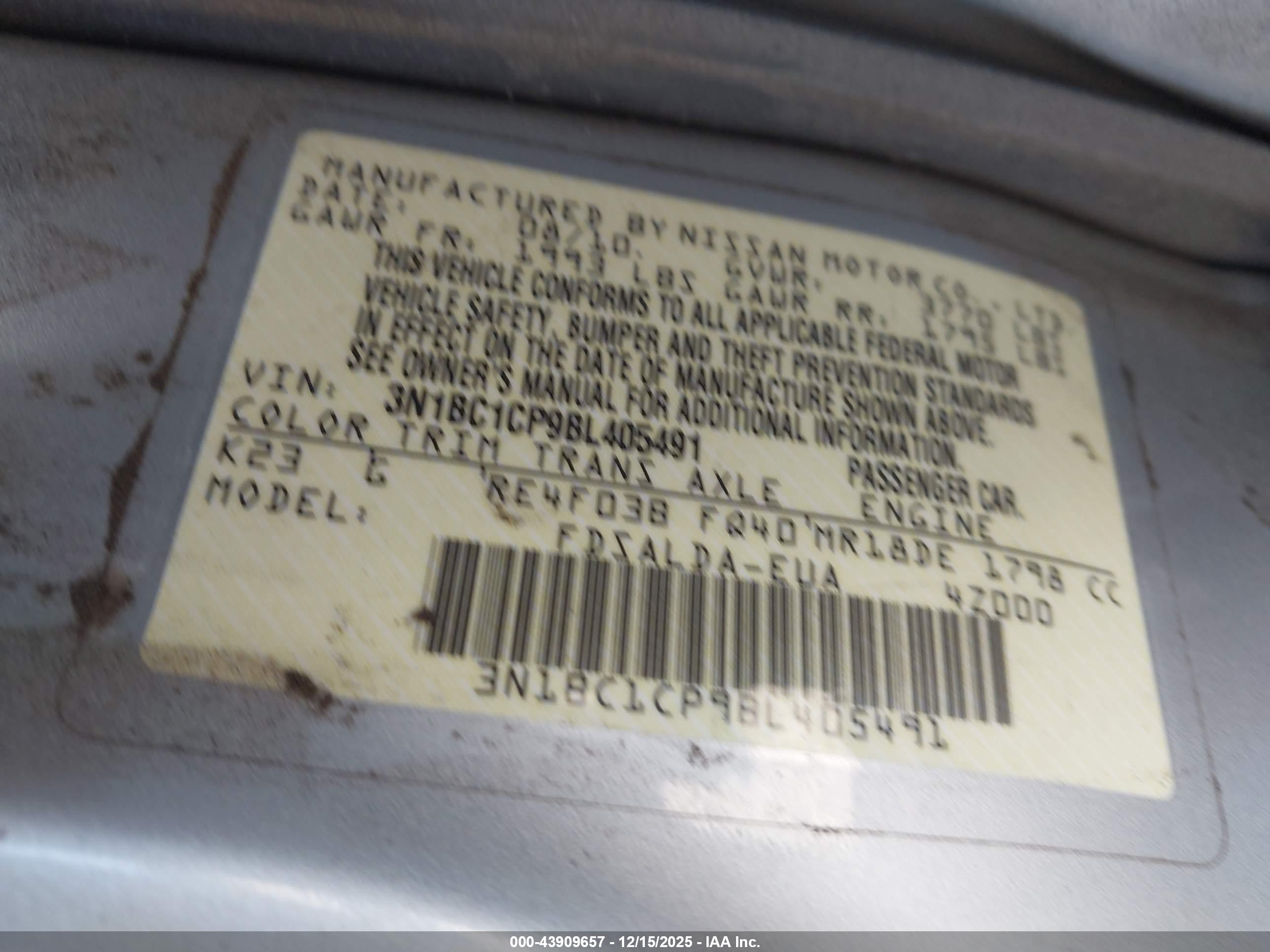 NISSAN VERSA image 9
