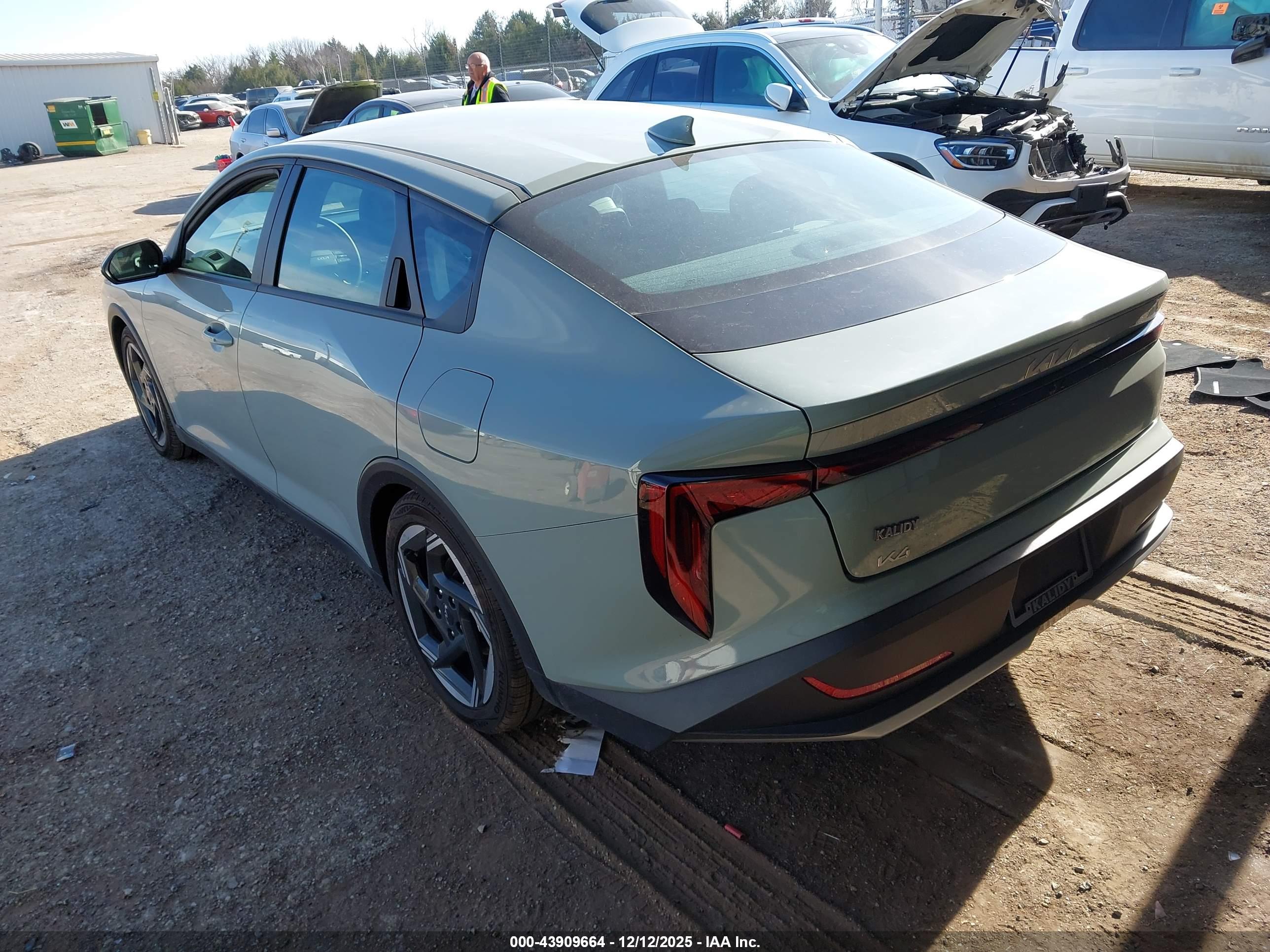 KIA K4 image 3