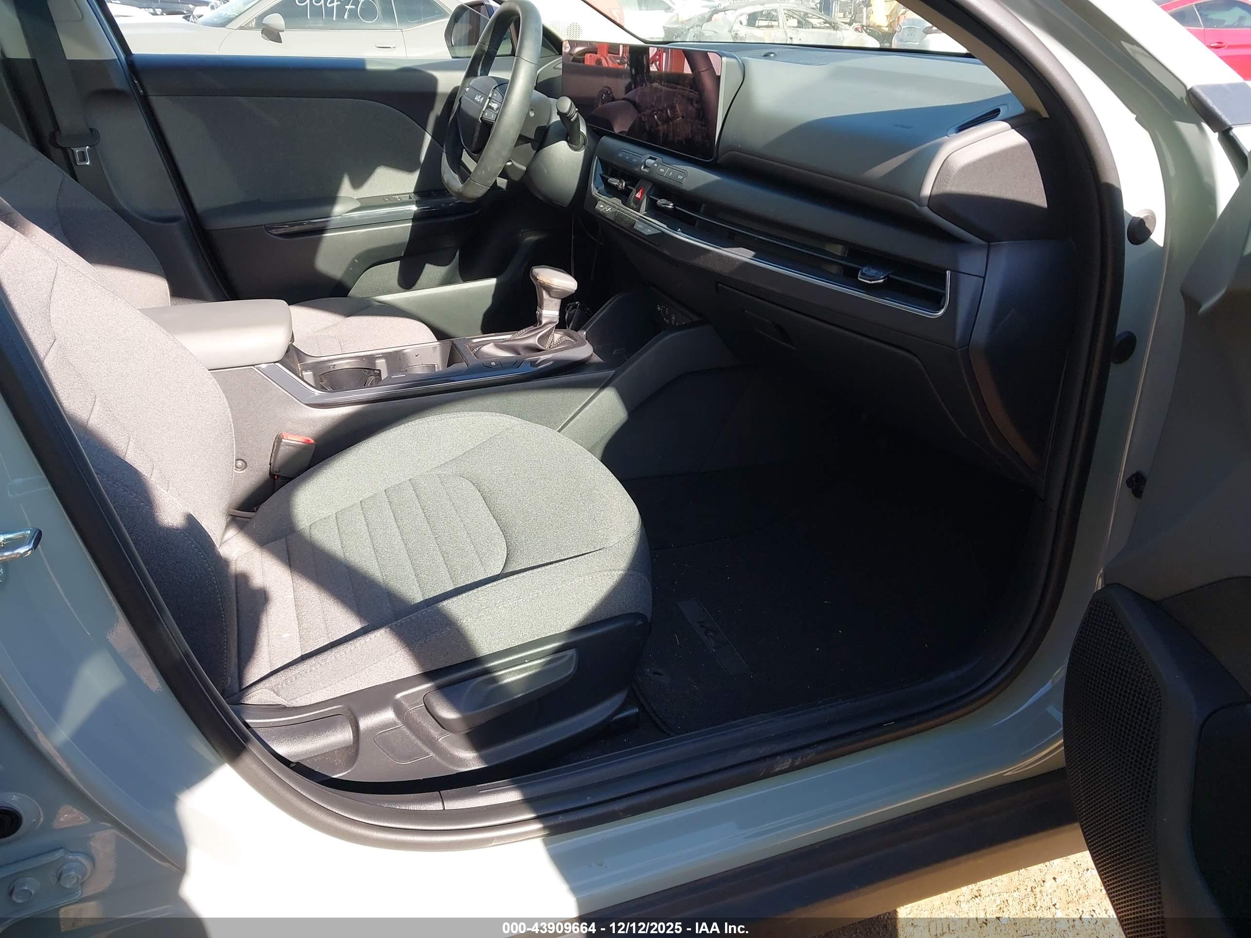 KIA K4 image 5