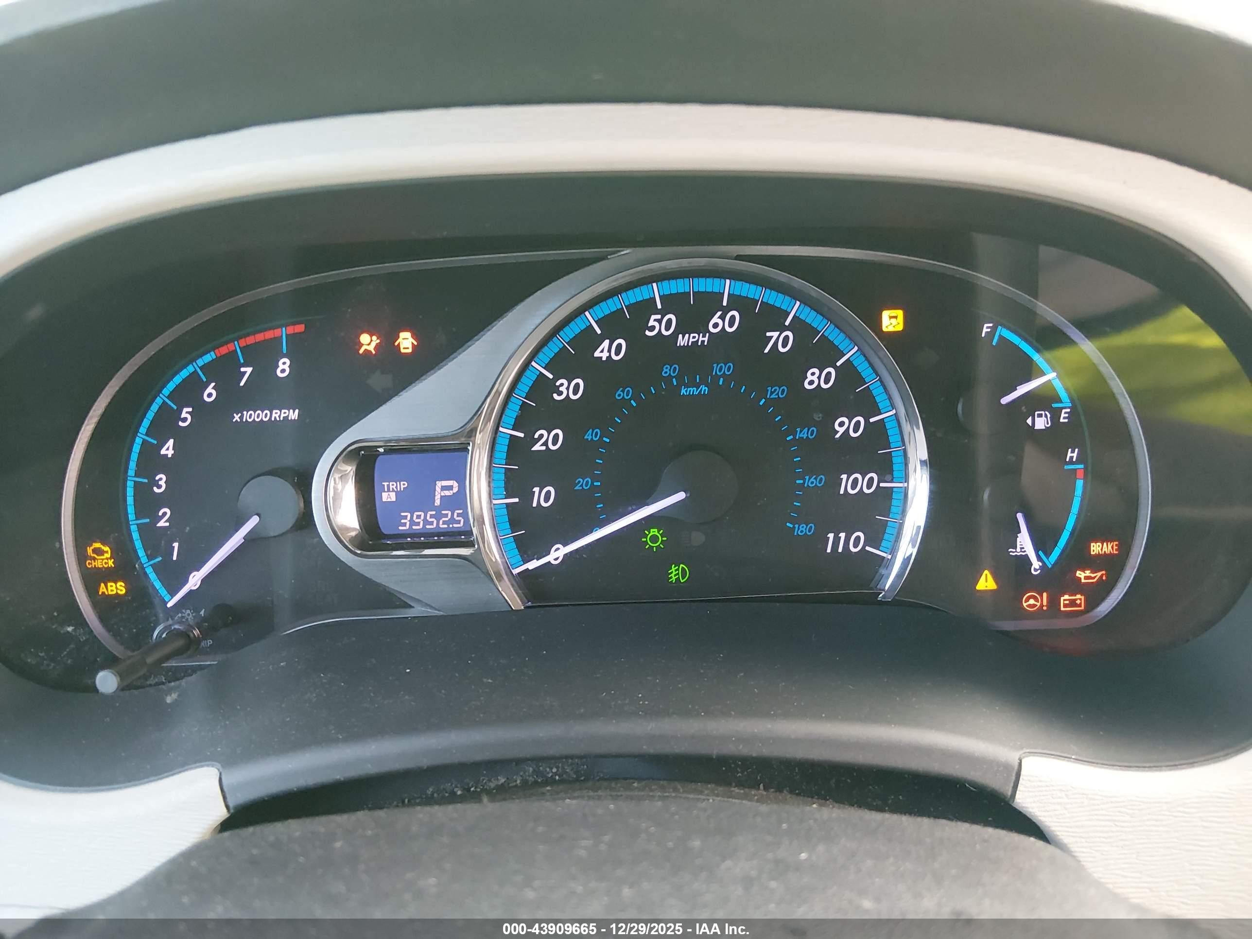 TOYOTA SIENNA image 7