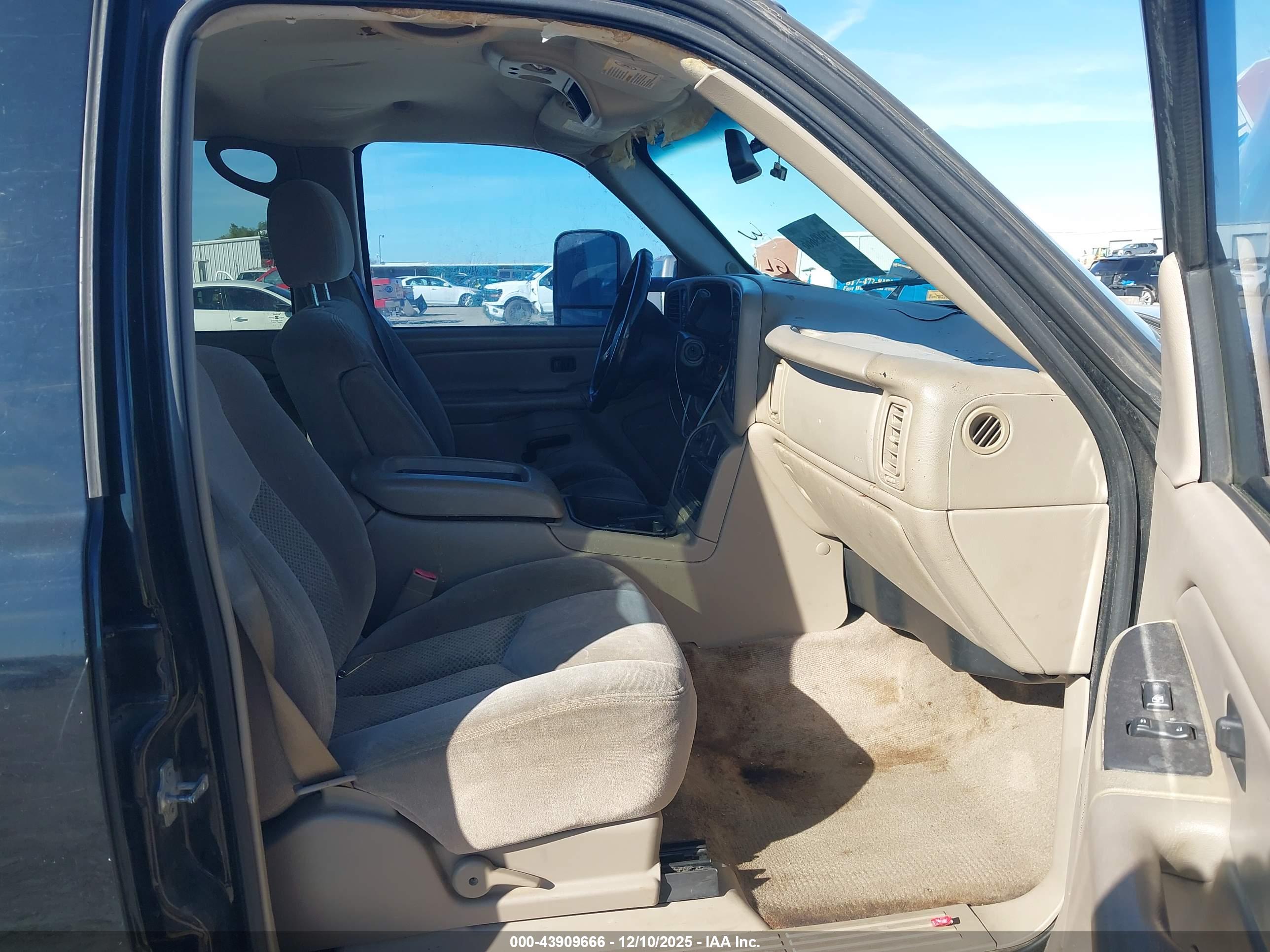 CHEVROLET SILVERADO image 5