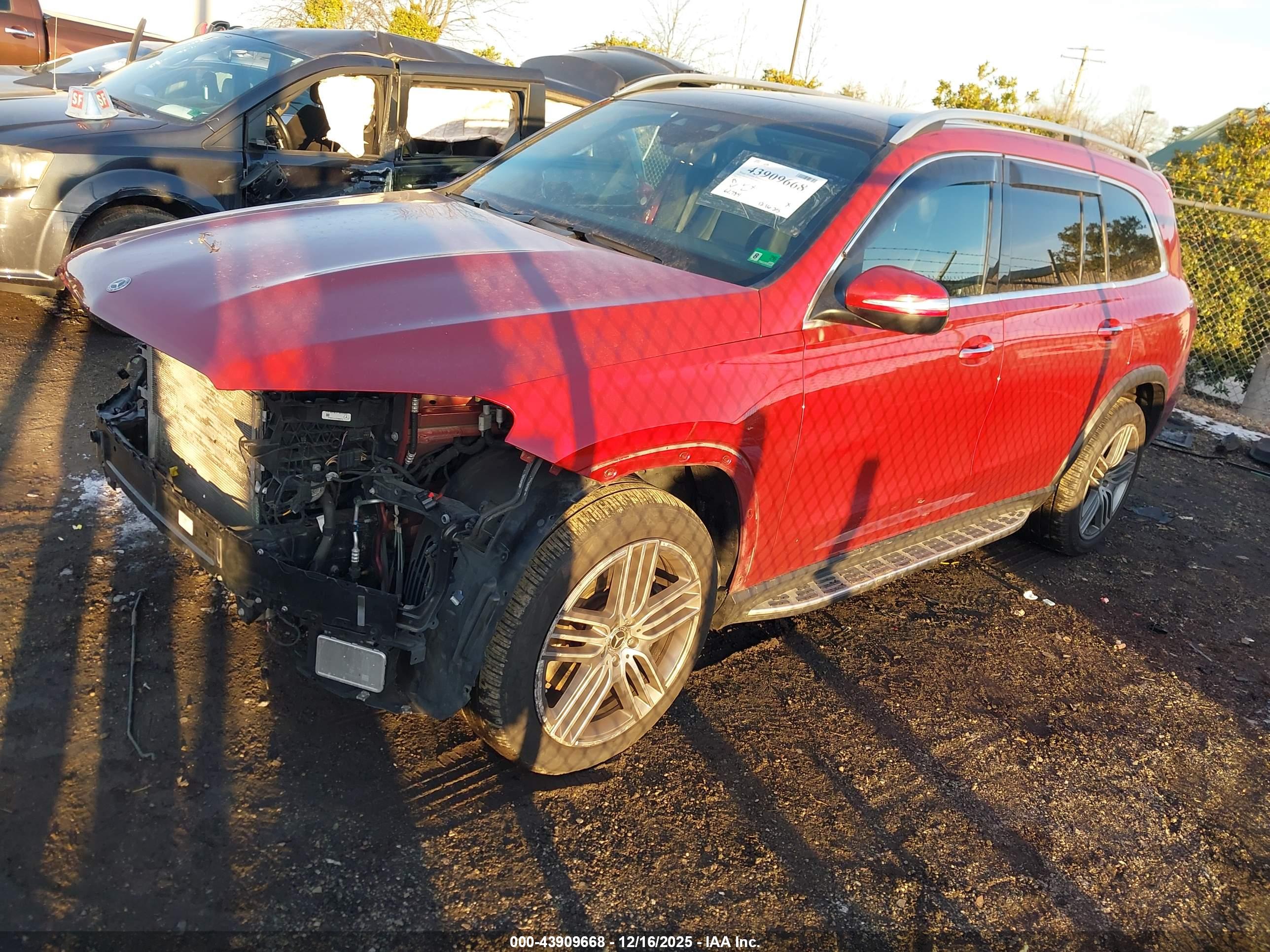 MERCEDES-BENZ GLS image 2