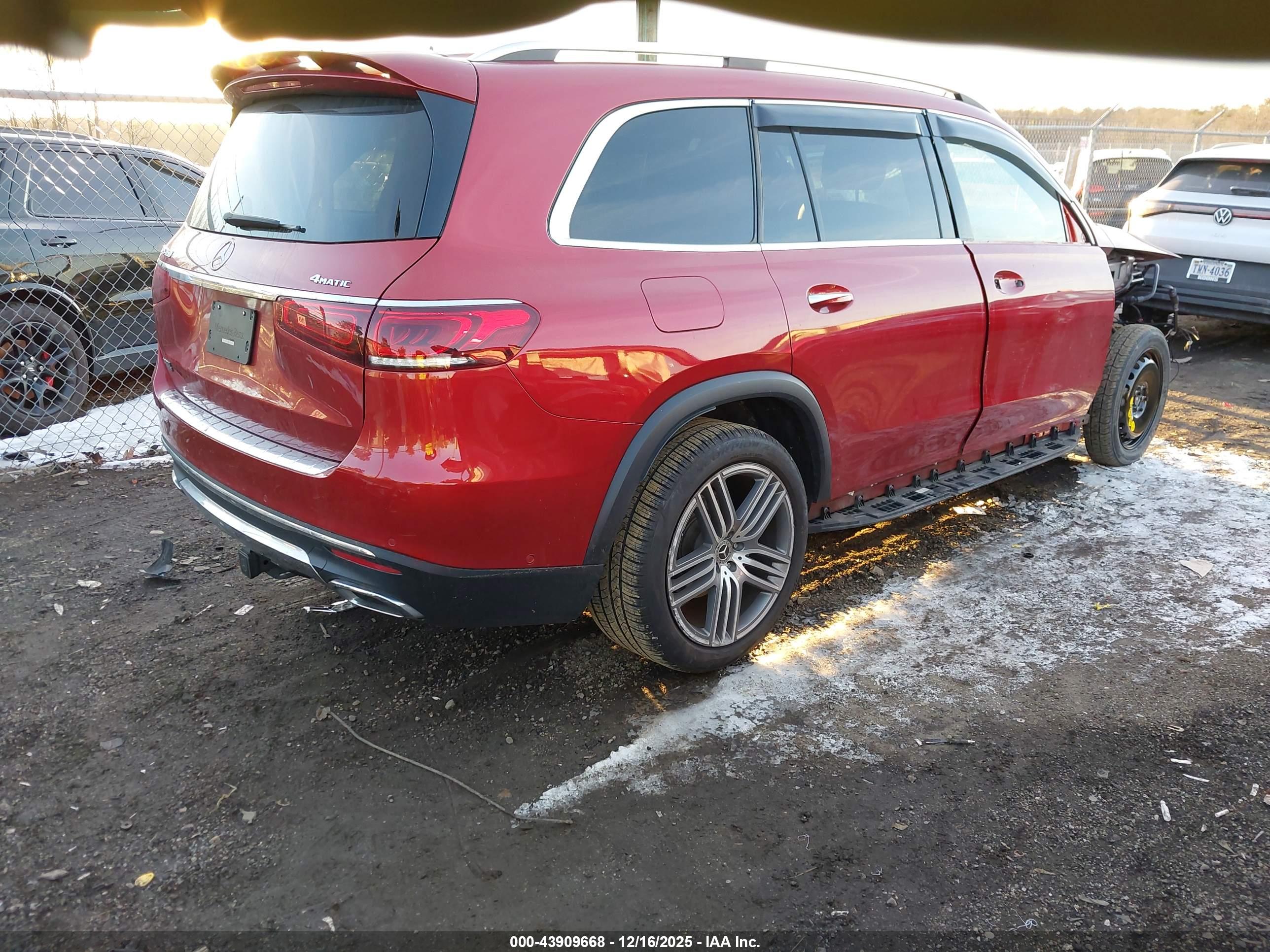 MERCEDES-BENZ GLS image 4