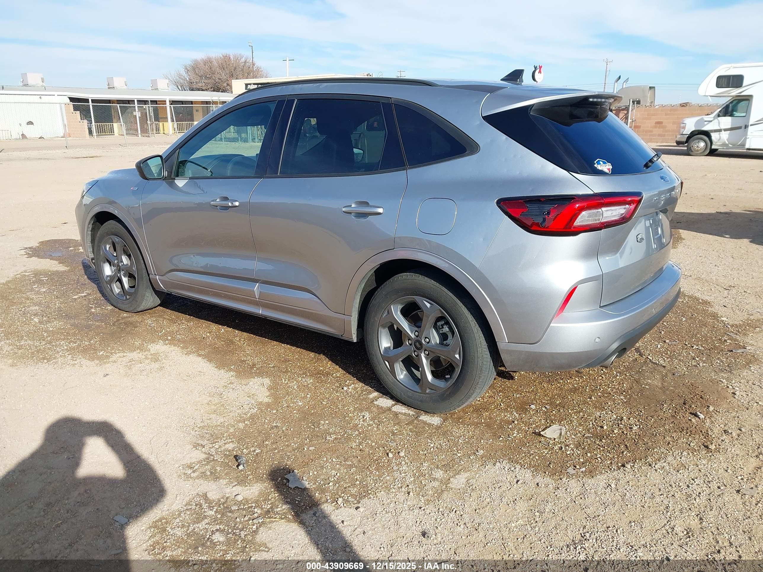 FORD ESCAPE image 3