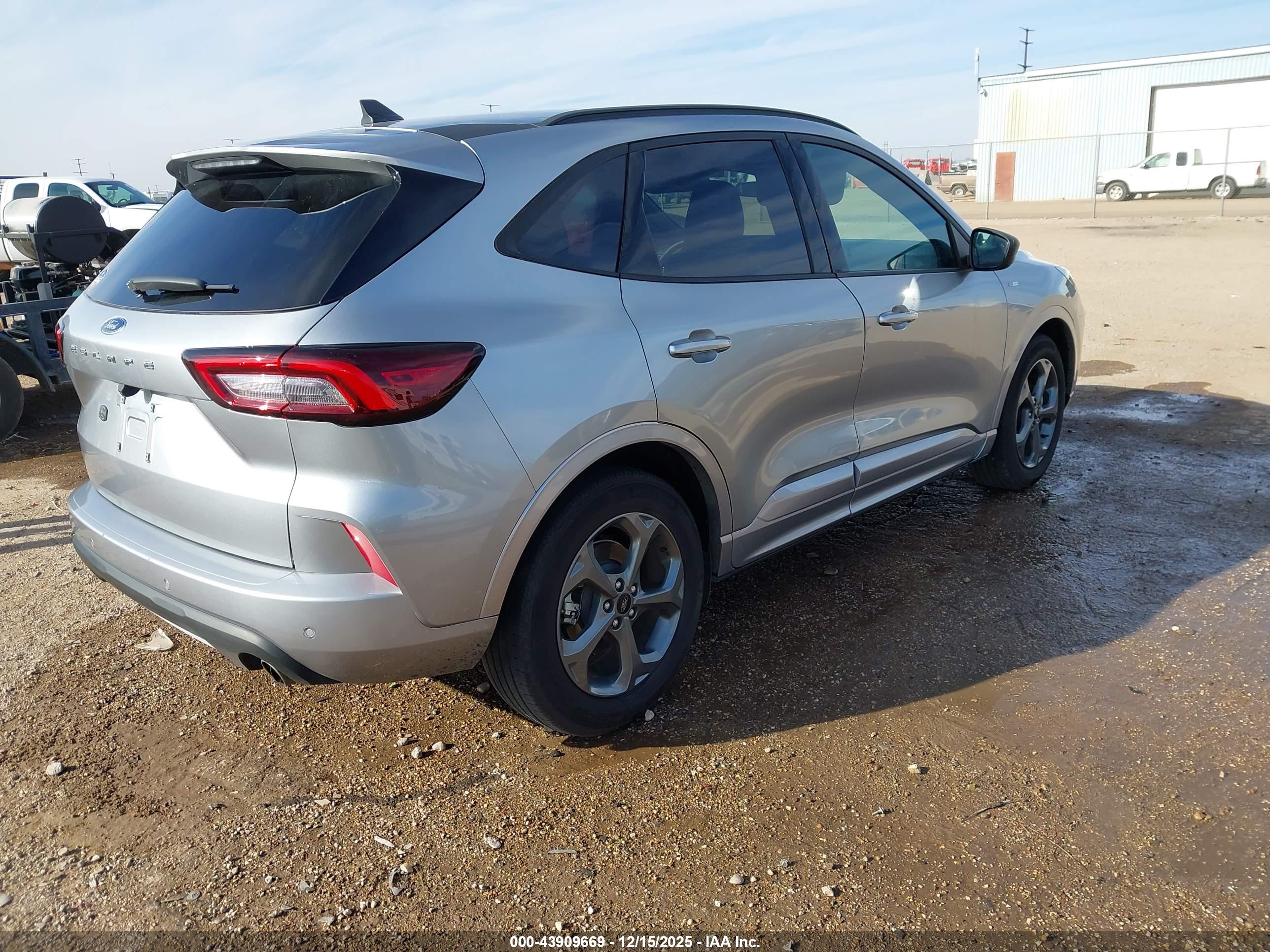 FORD ESCAPE image 4