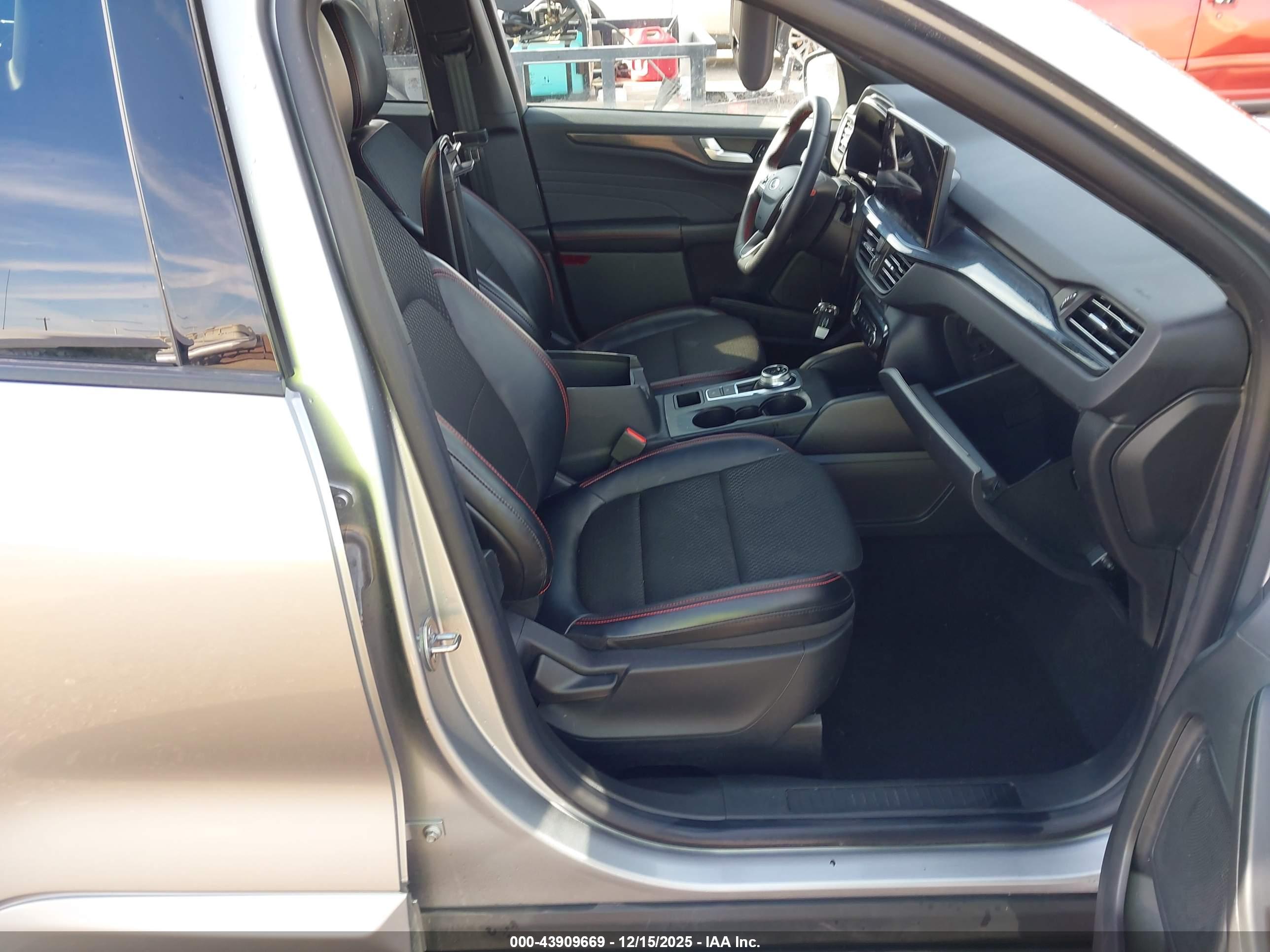 FORD ESCAPE image 5