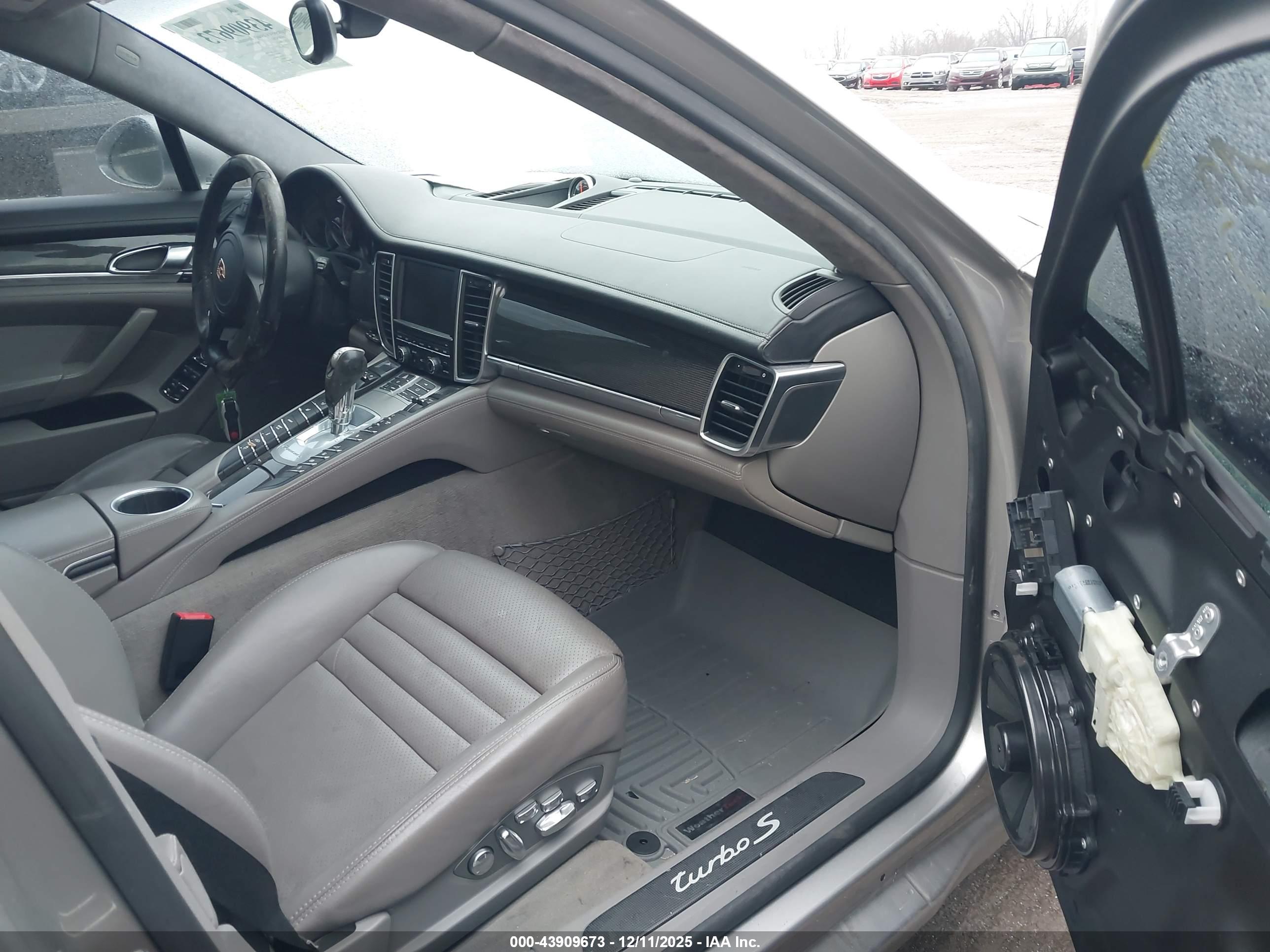 PORSCHE PANAMERA image 5