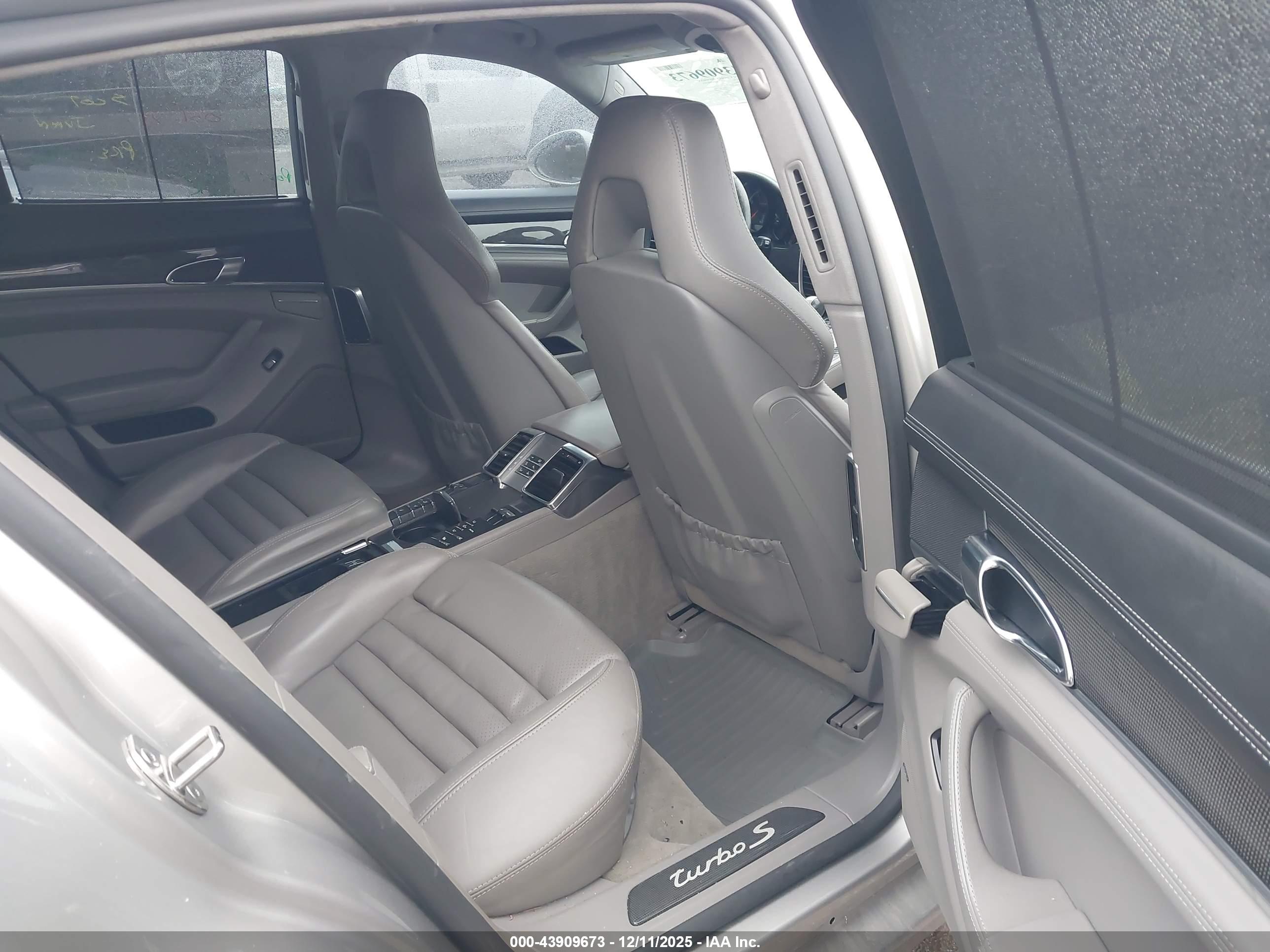 PORSCHE PANAMERA image 8