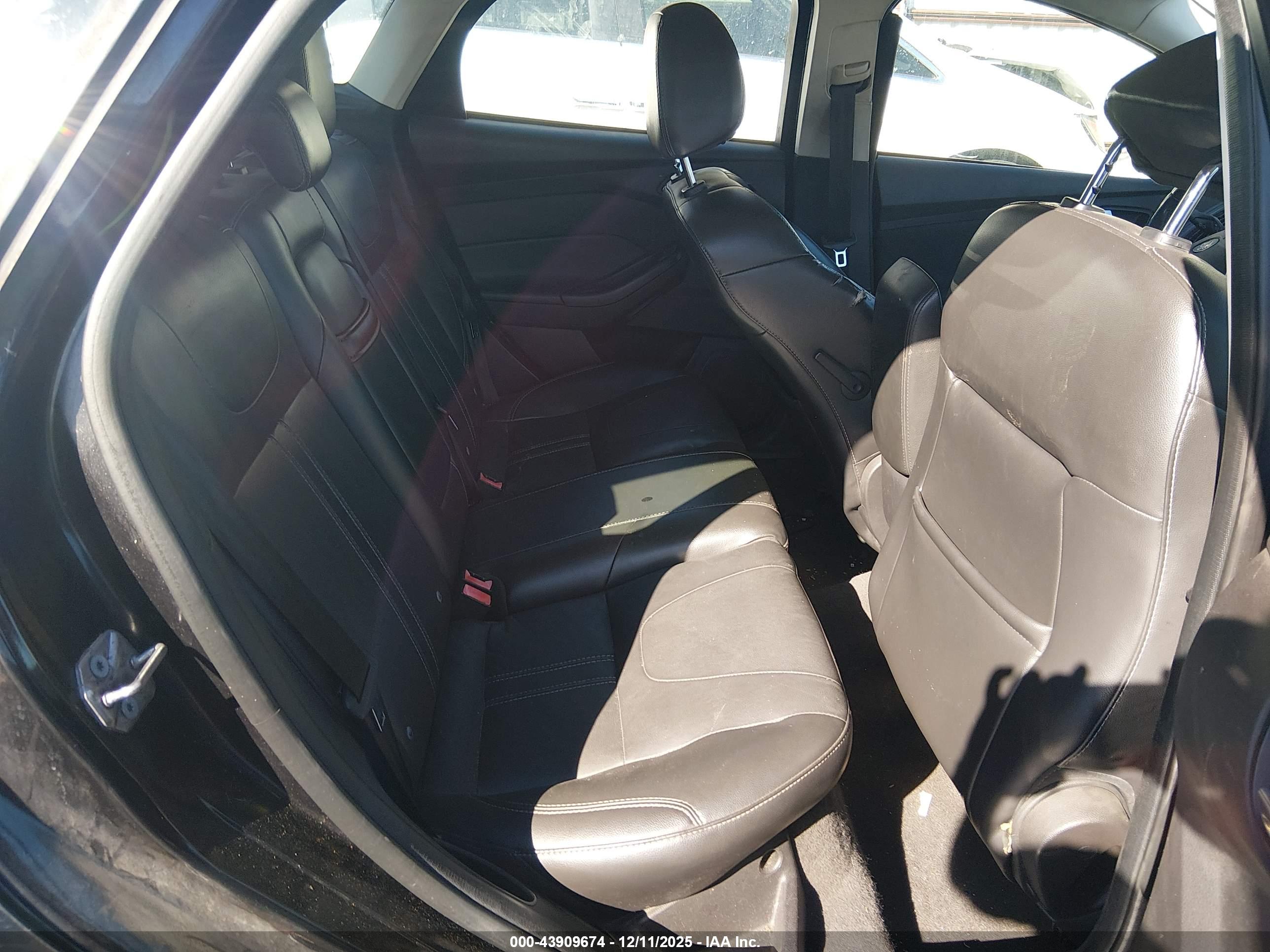 FORD FOCUS image 8