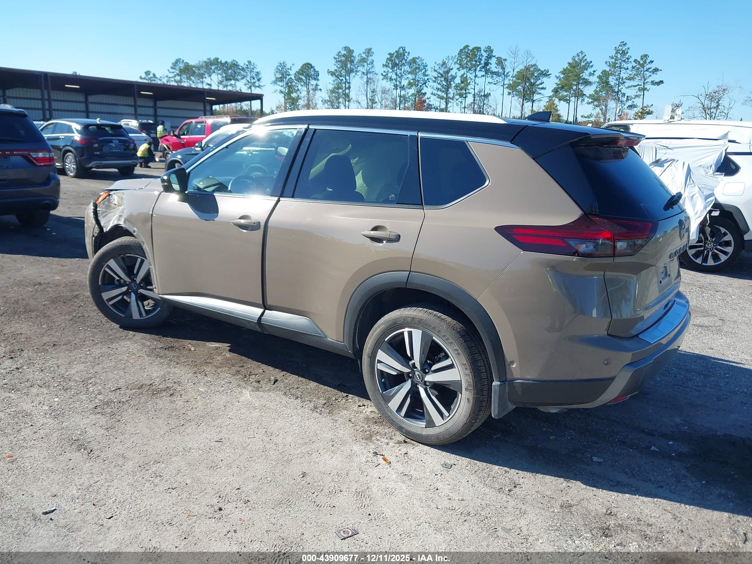NISSAN ROGUE image 3