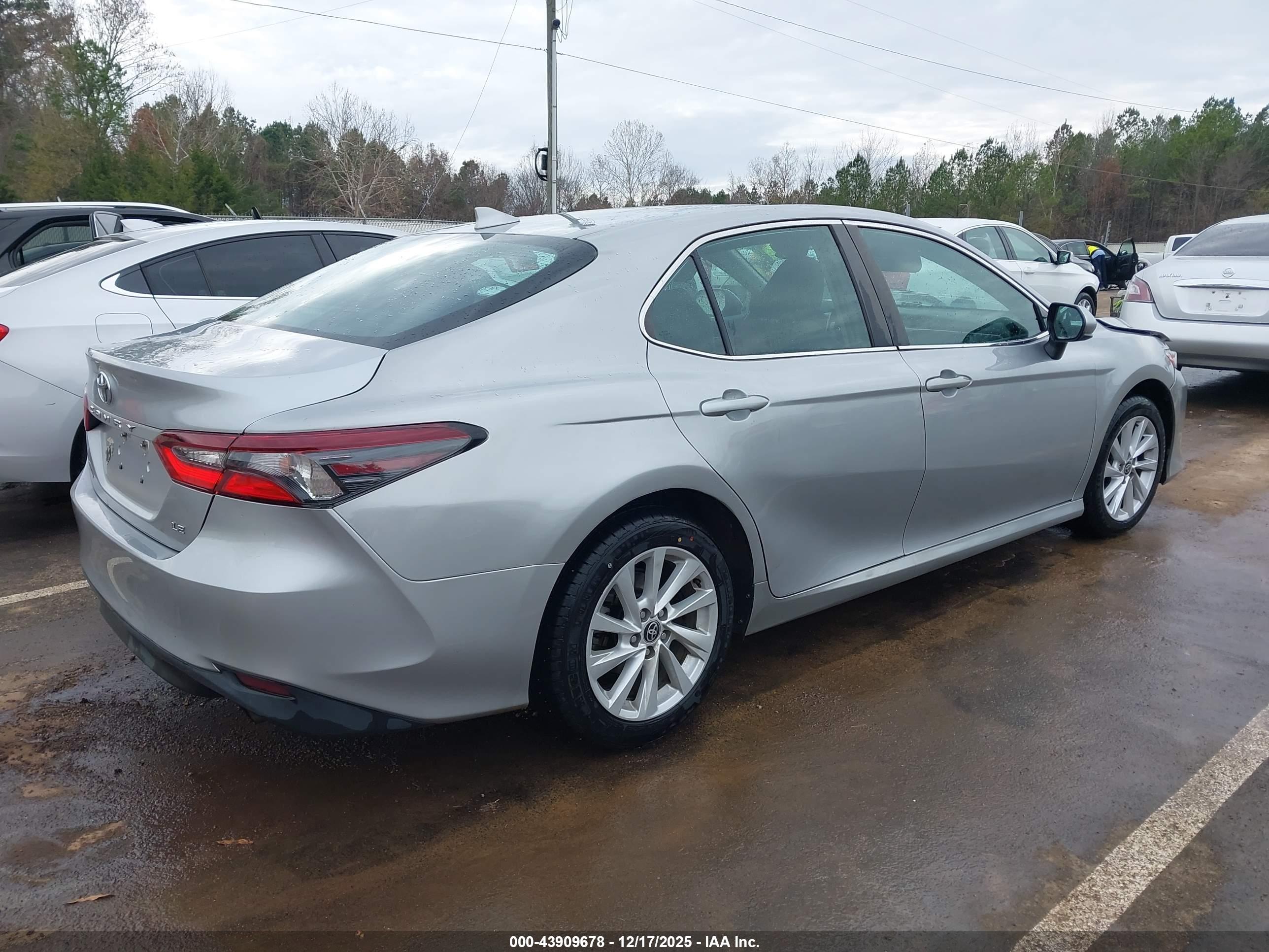 TOYOTA CAMRY image 4