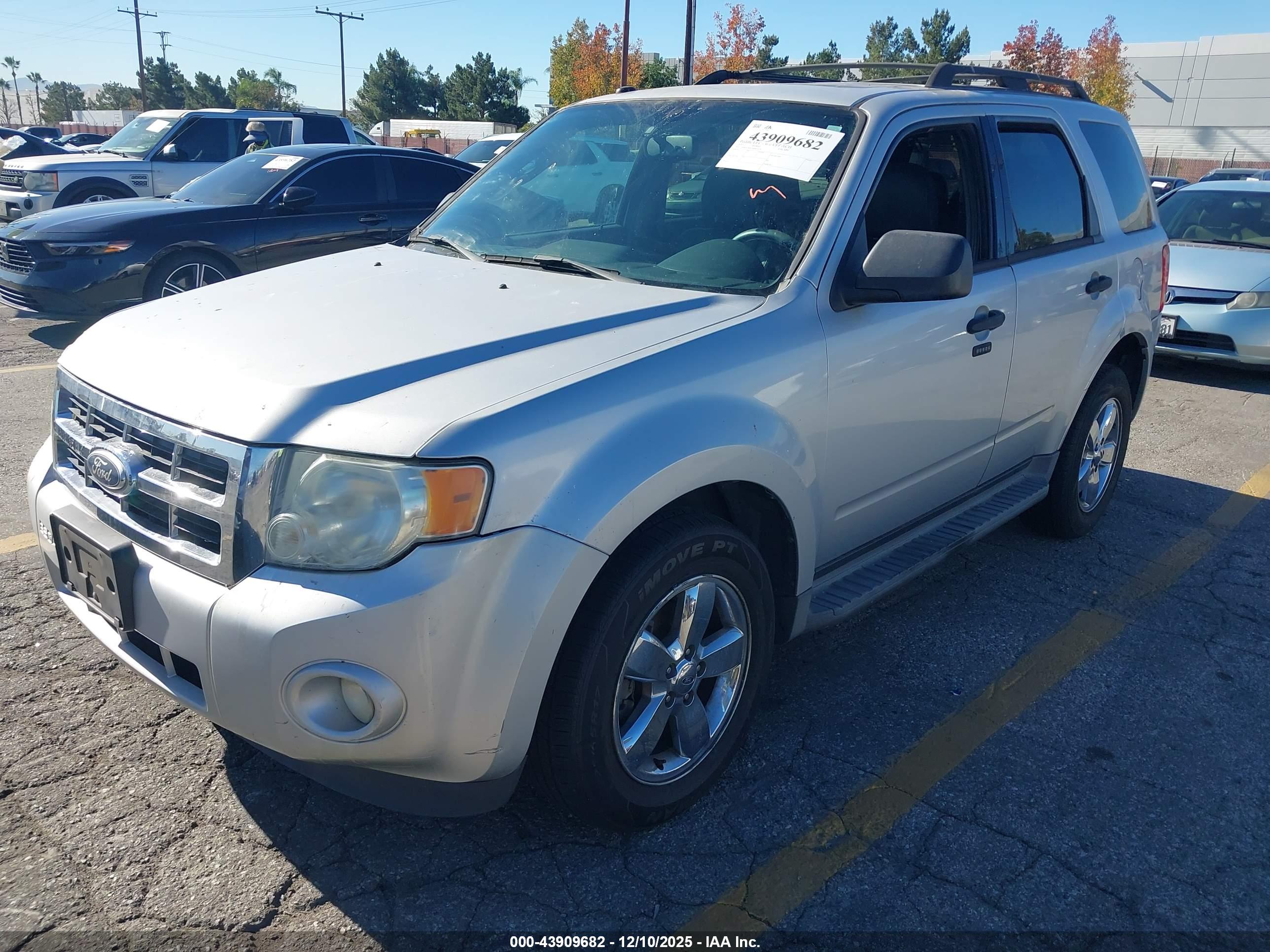 FORD ESCAPE image 2