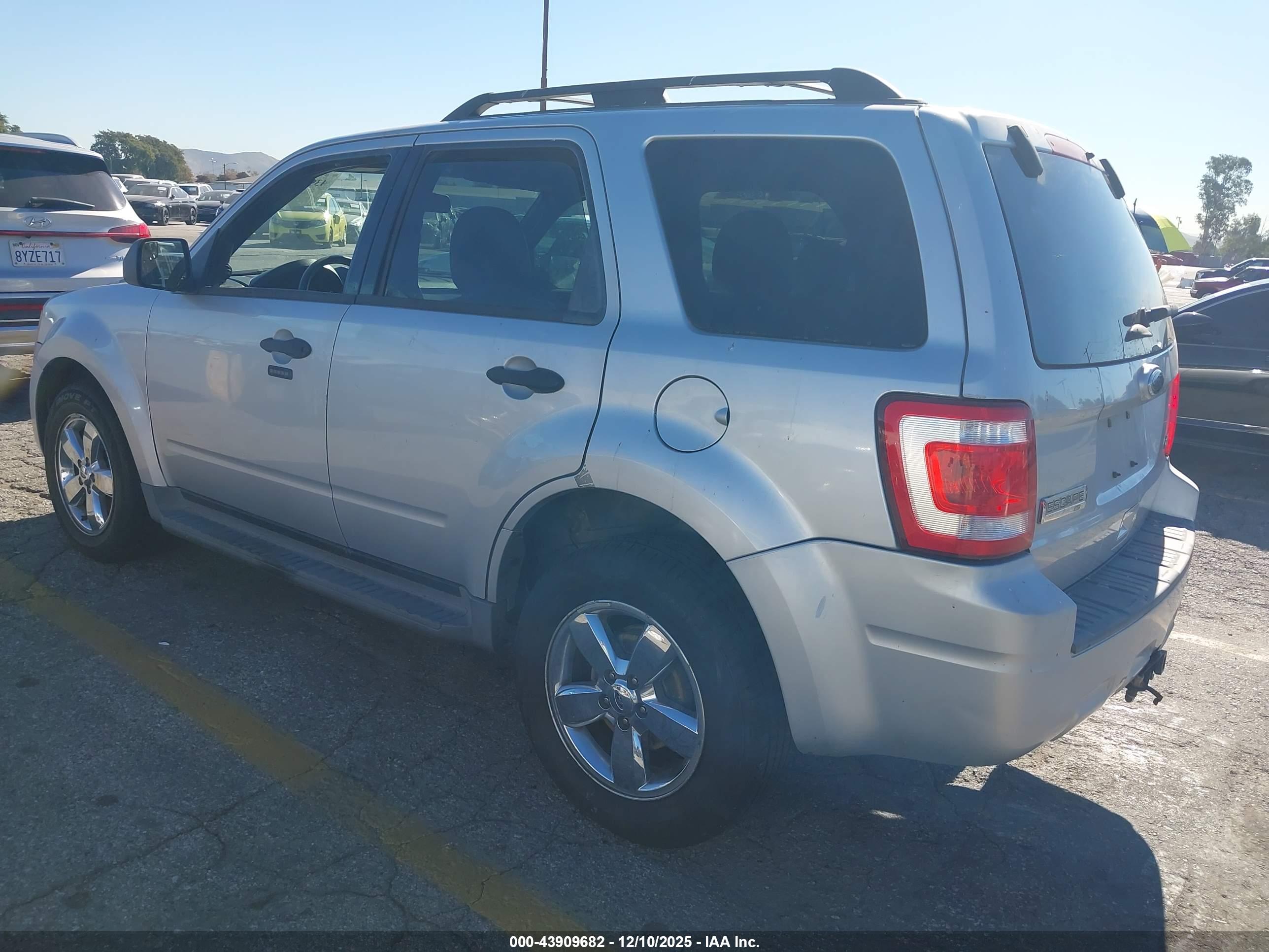 FORD ESCAPE image 3