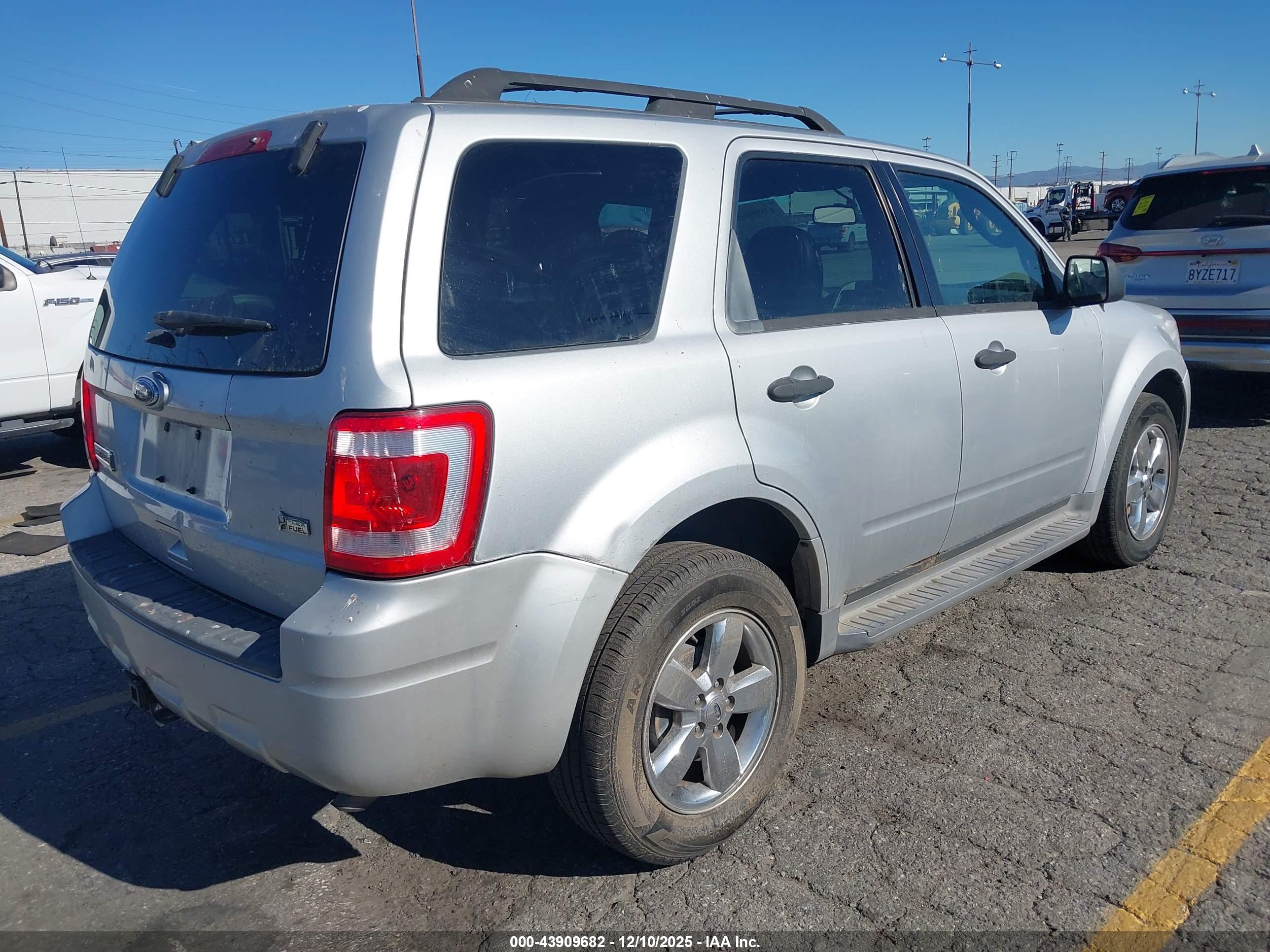 FORD ESCAPE image 4
