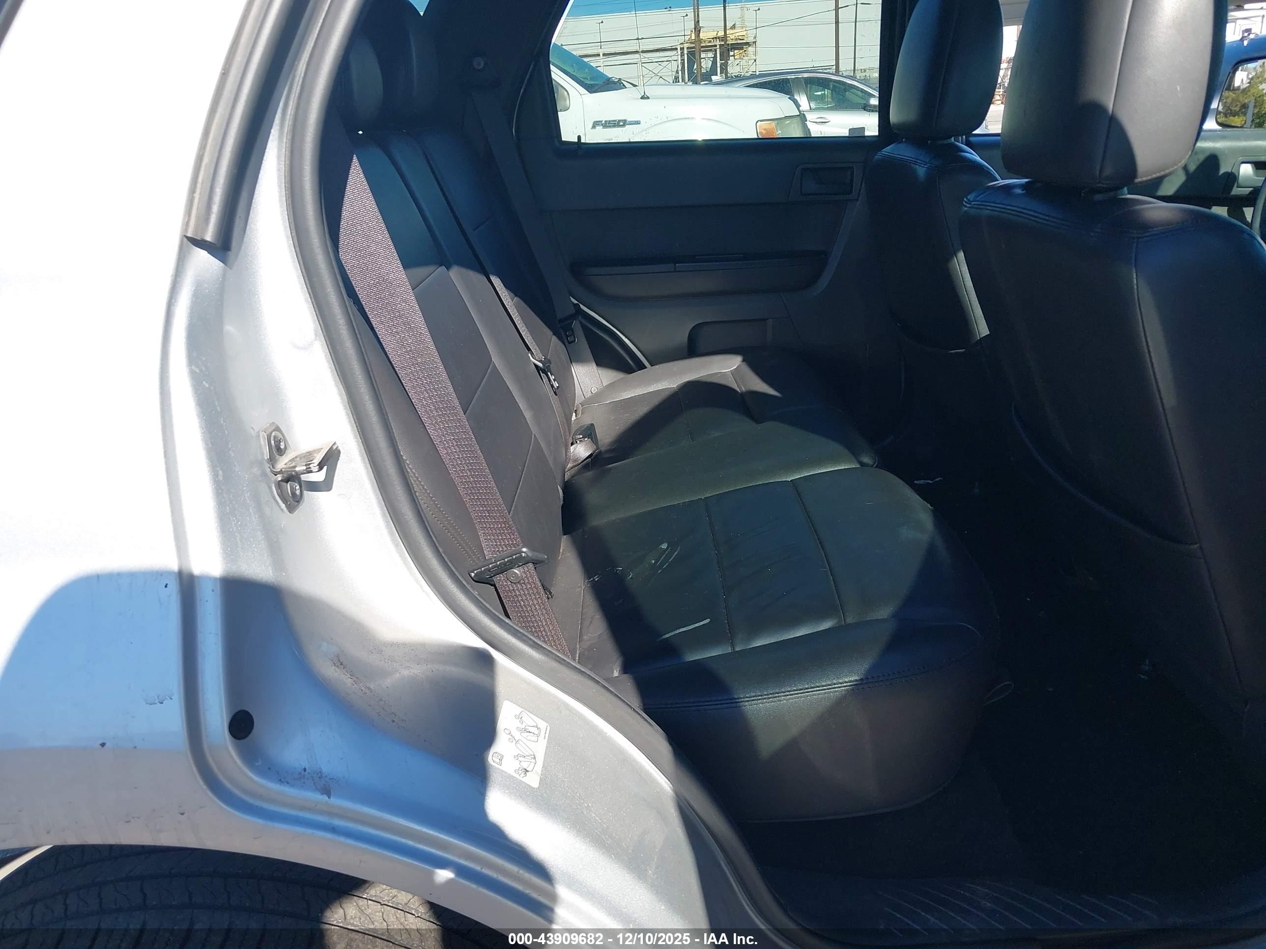FORD ESCAPE image 8