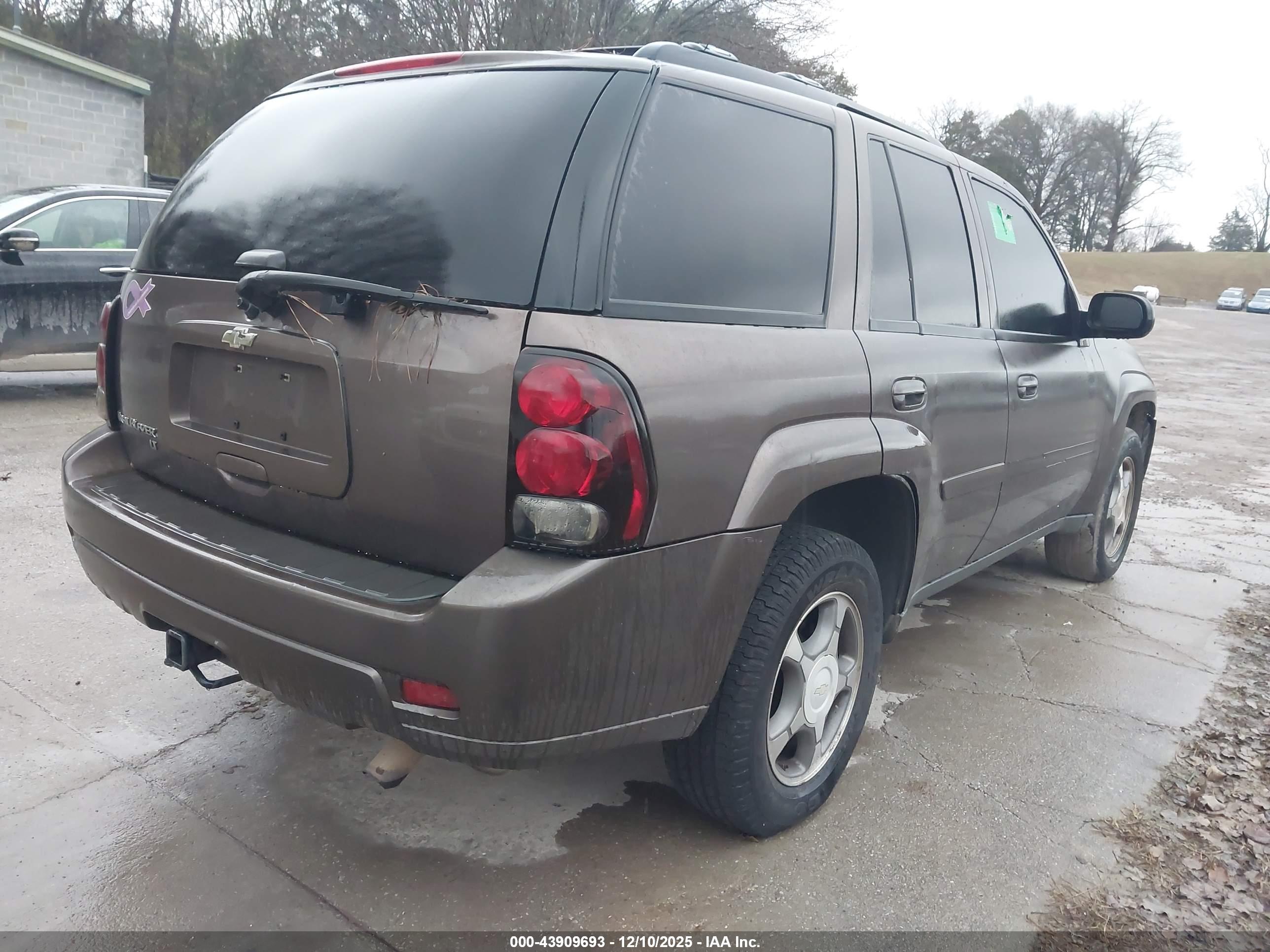 CHEVROLET TRAILBLAZER image 4