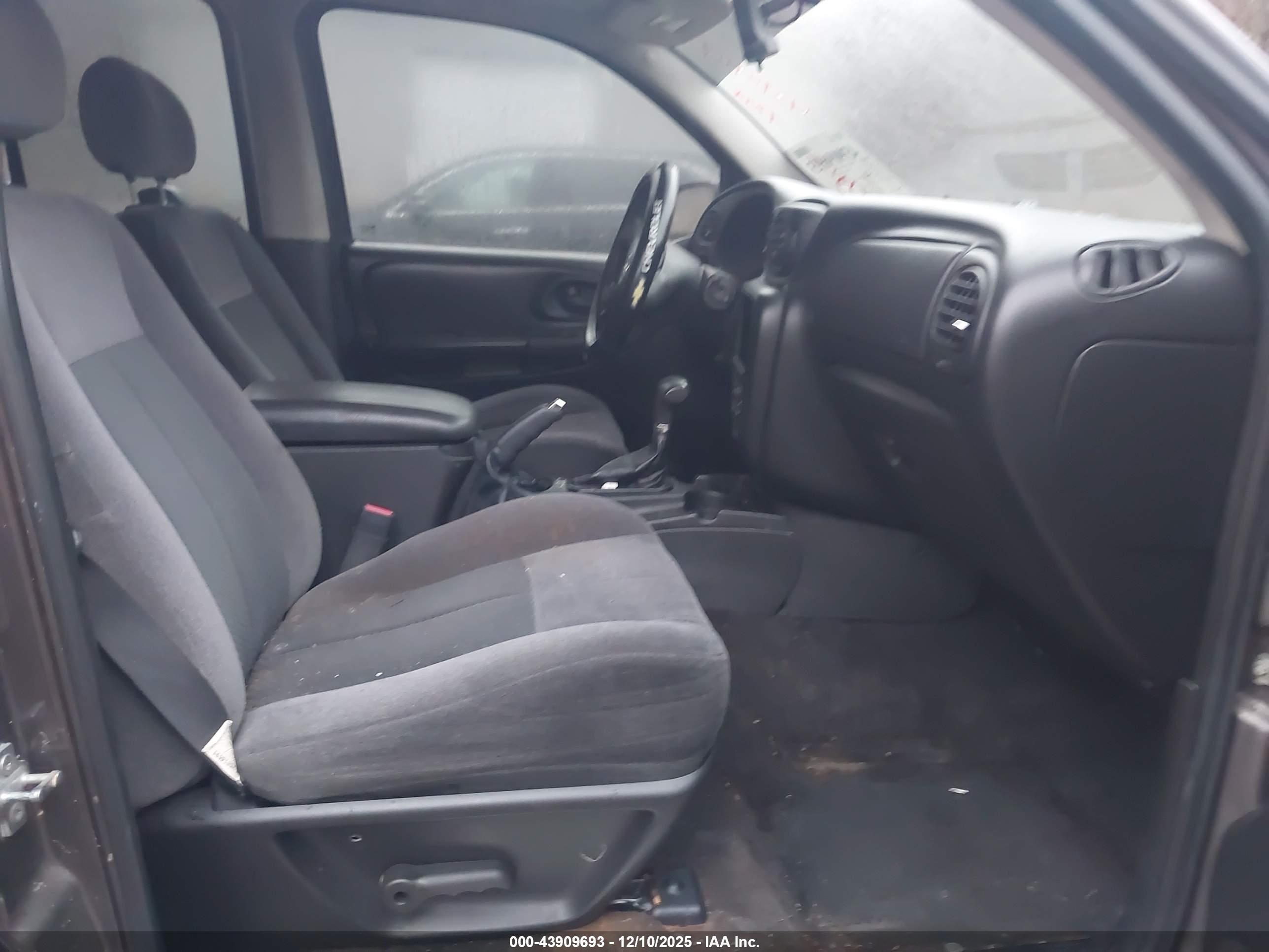 CHEVROLET TRAILBLAZER image 5