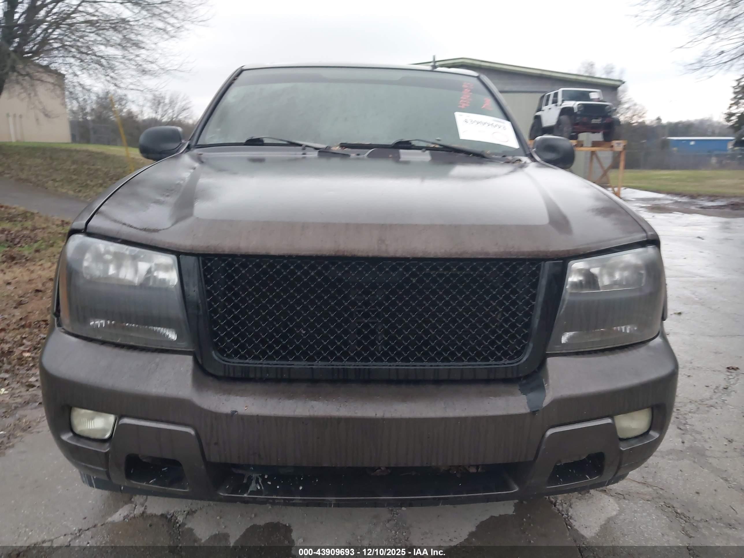 CHEVROLET TRAILBLAZER image 6