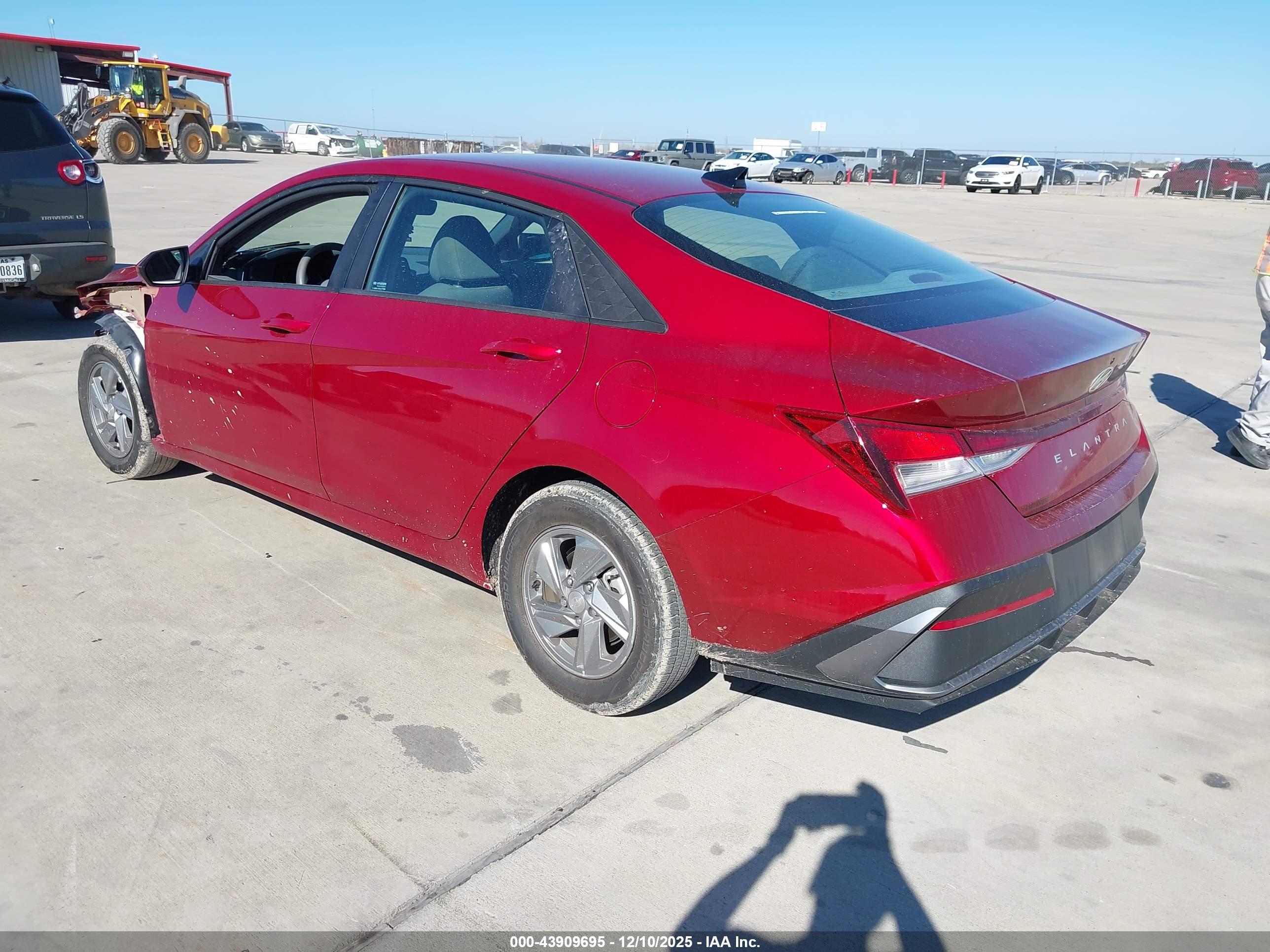HYUNDAI ELANTRA image 3