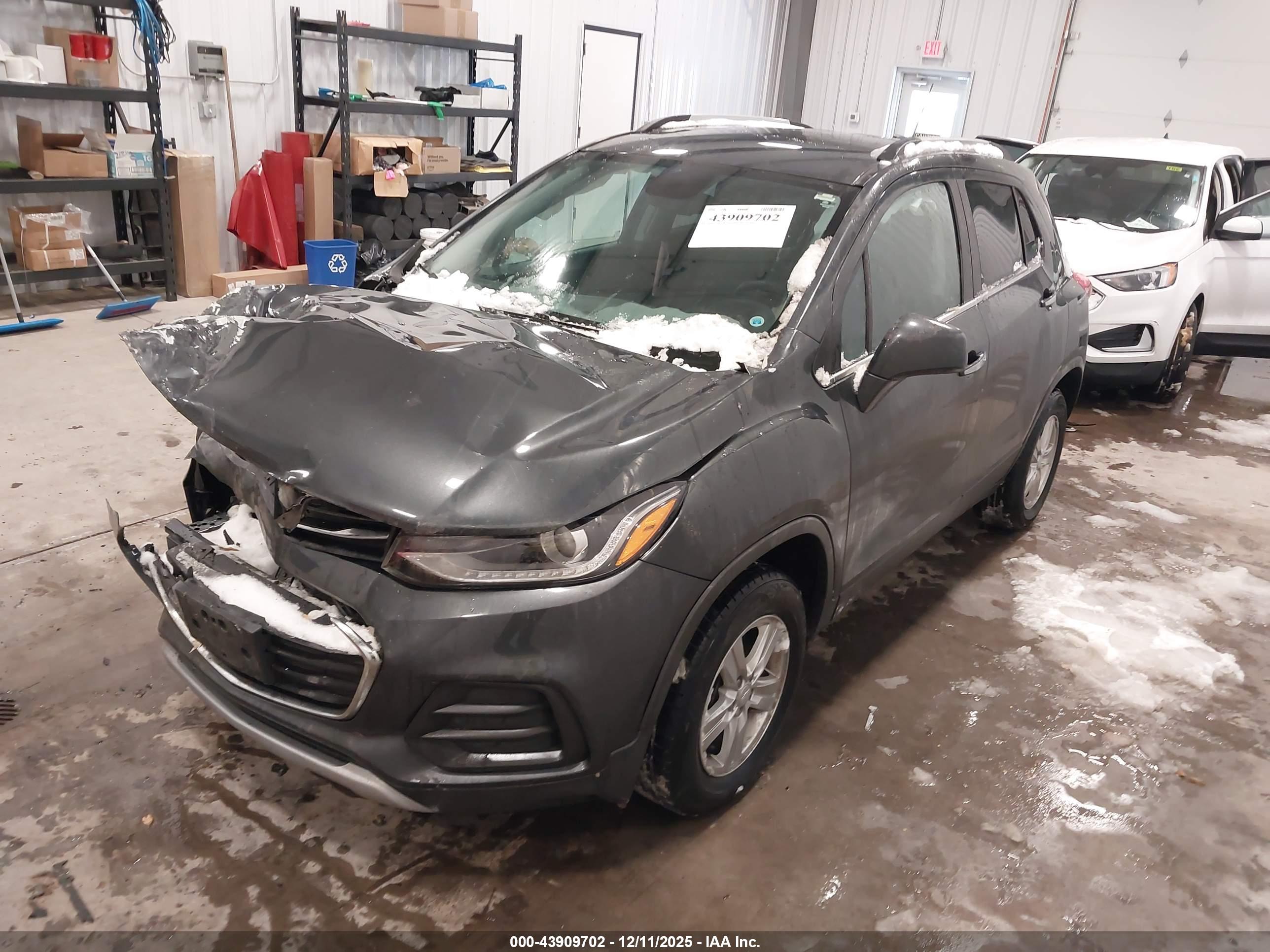 CHEVROLET TRAX image 2