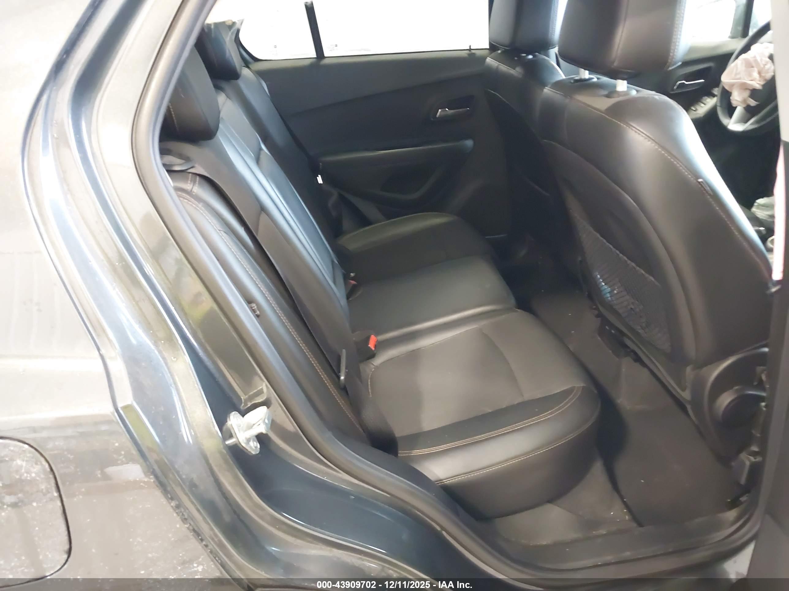 CHEVROLET TRAX image 8