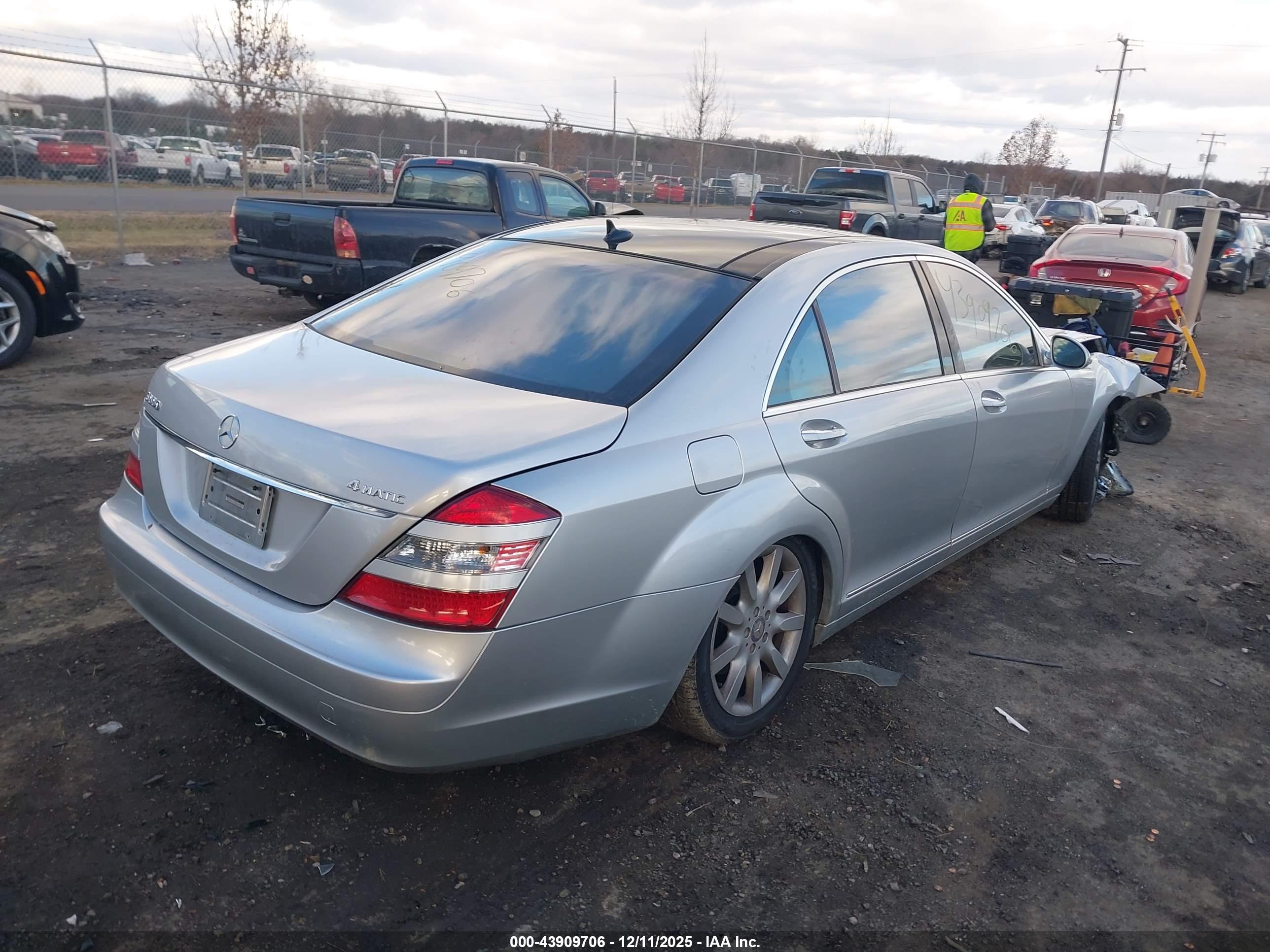 MERCEDES-BENZ S image 4