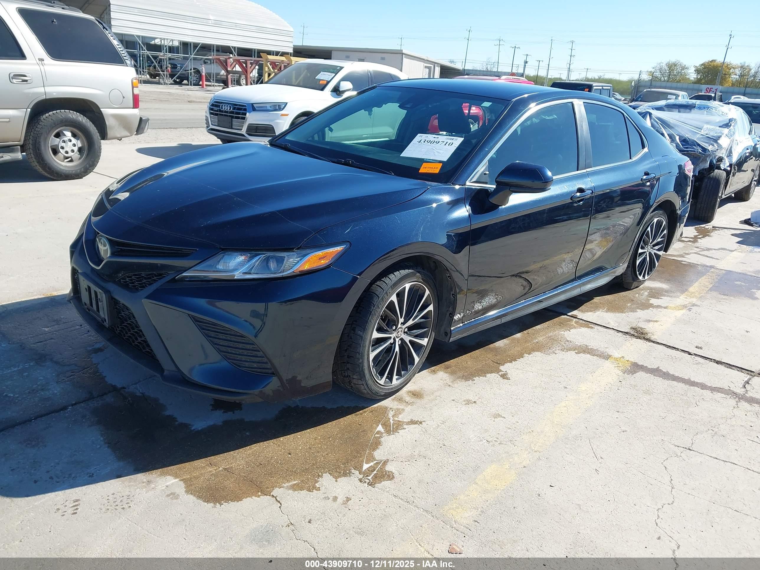 TOYOTA CAMRY image 2