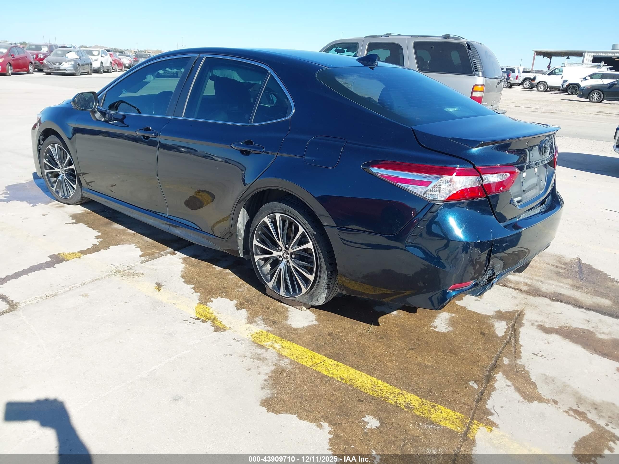 TOYOTA CAMRY image 3
