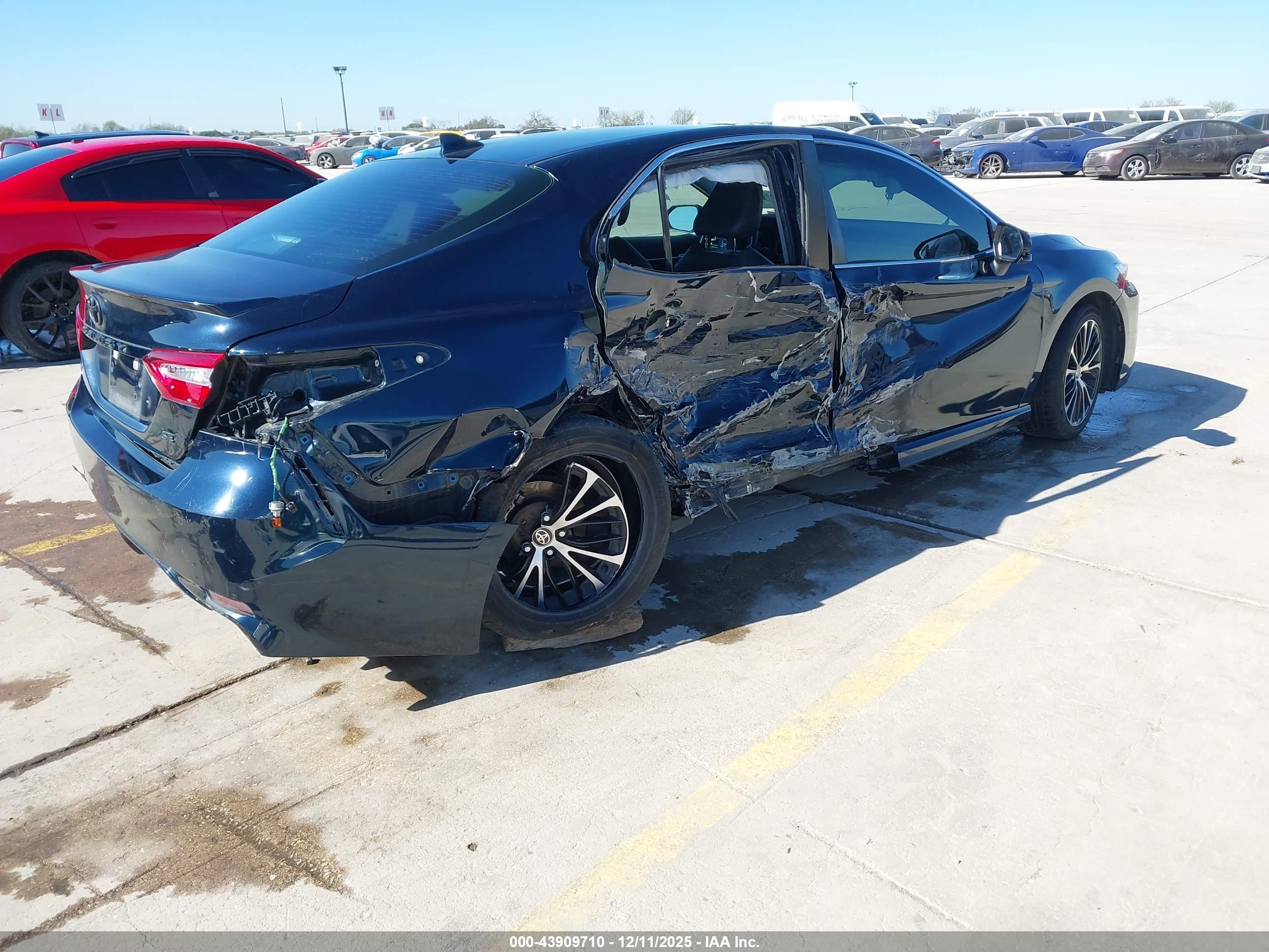TOYOTA CAMRY image 4