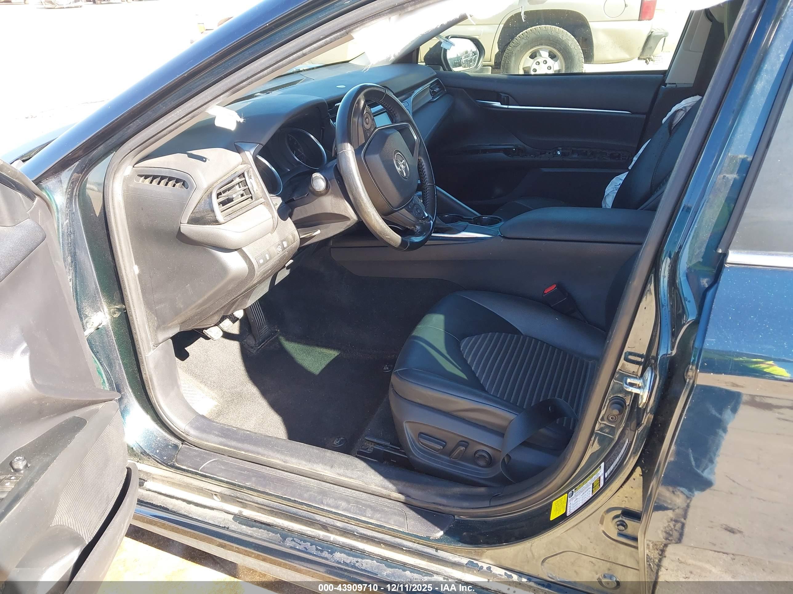 TOYOTA CAMRY image 5
