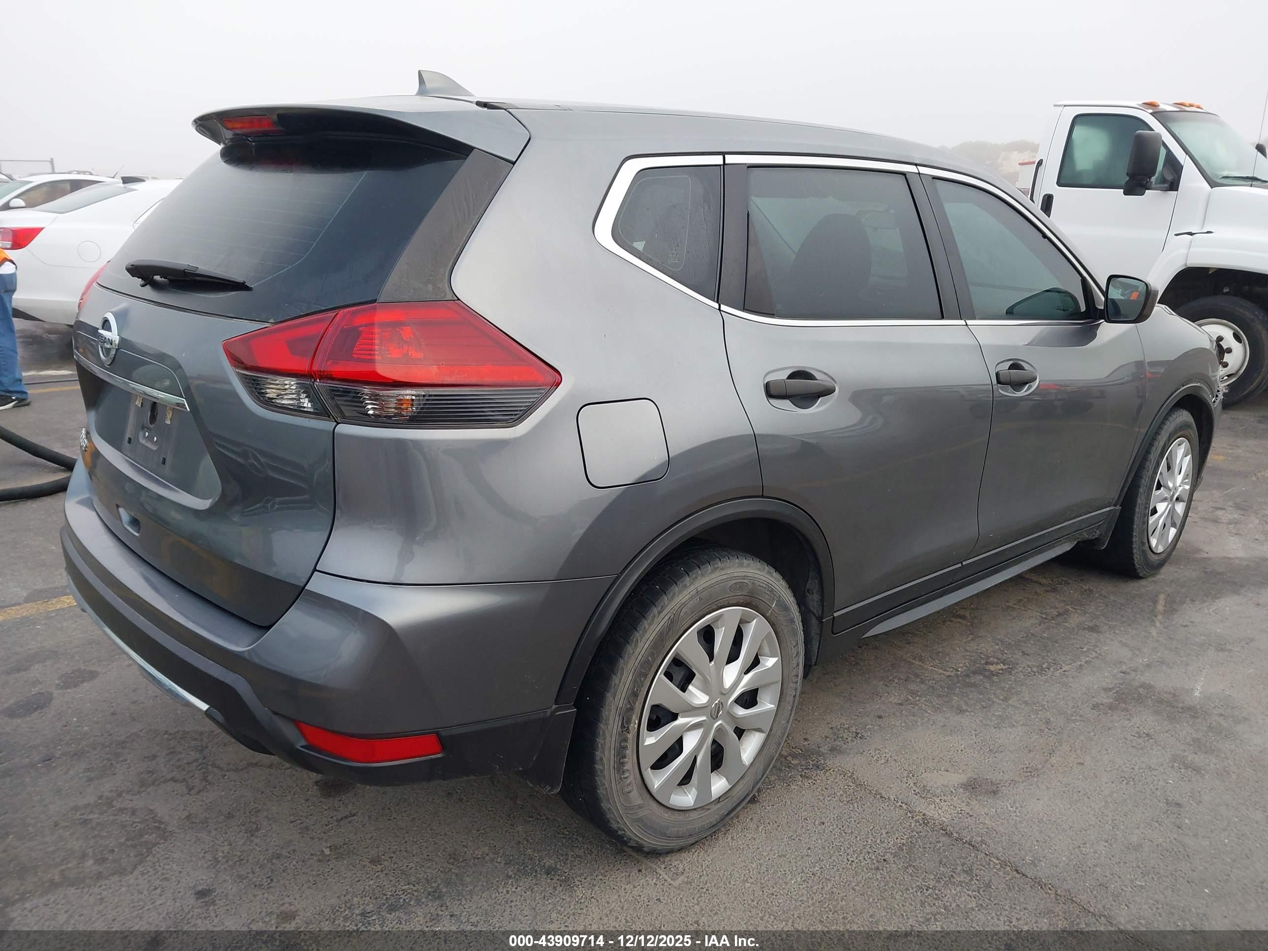 NISSAN ROGUE image 4