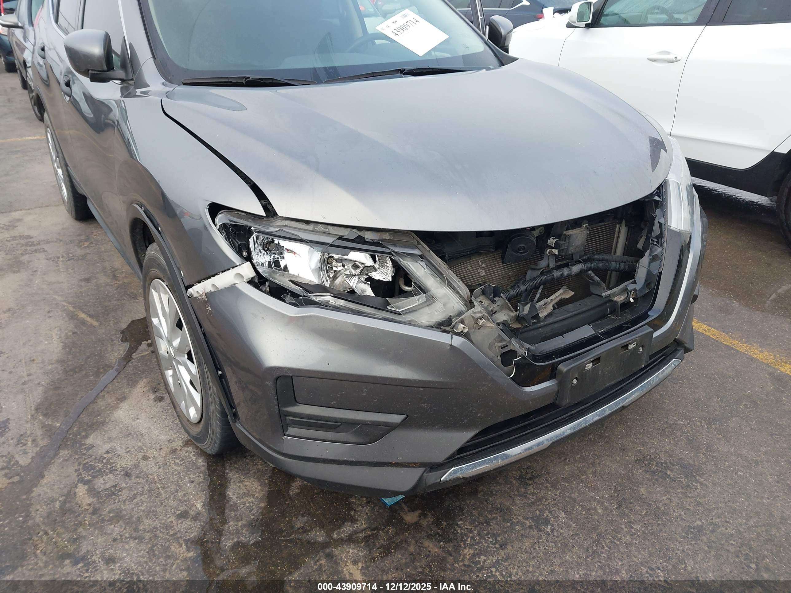 NISSAN ROGUE image 6