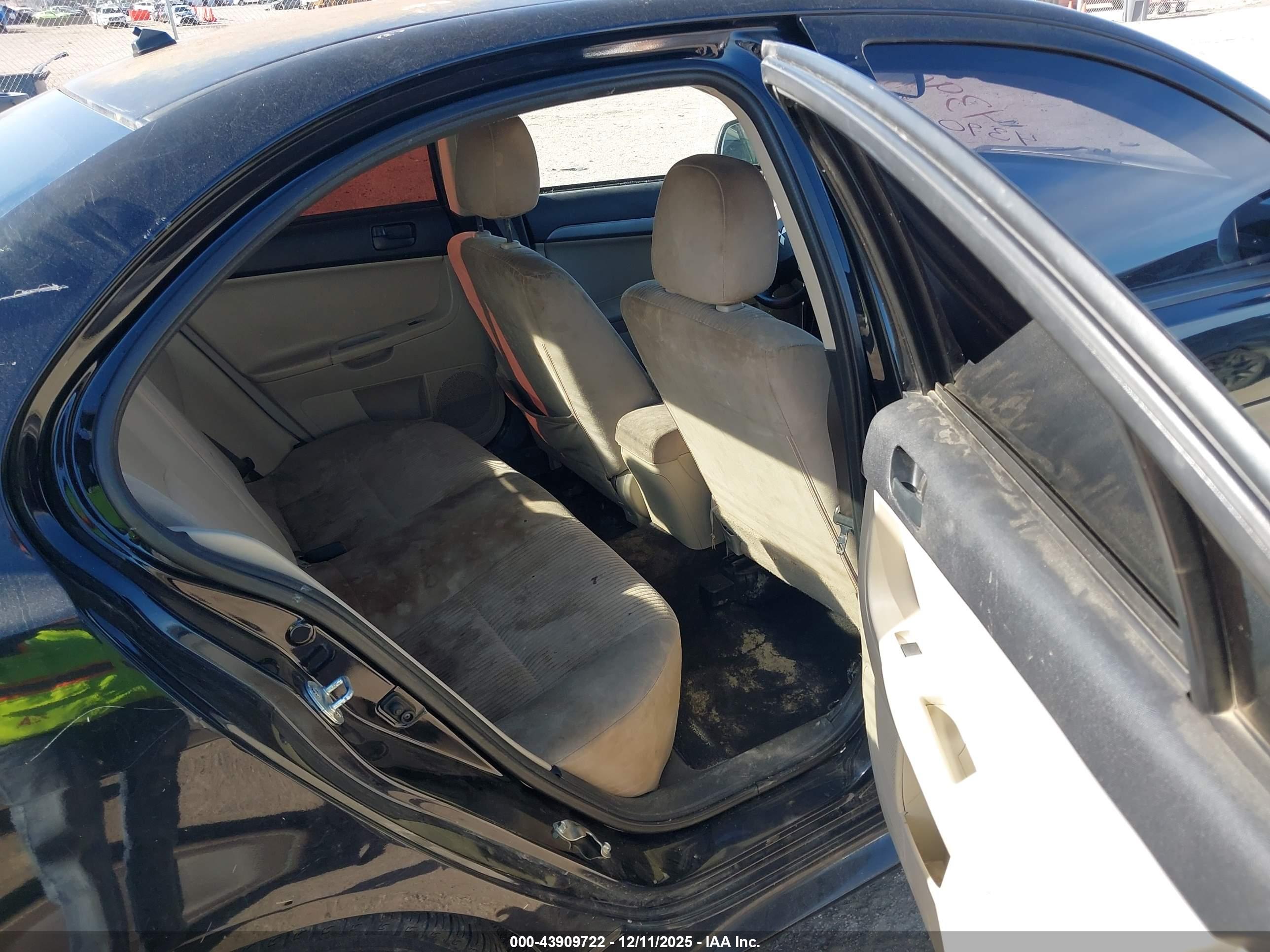 MITSUBISHI LANCER image 8