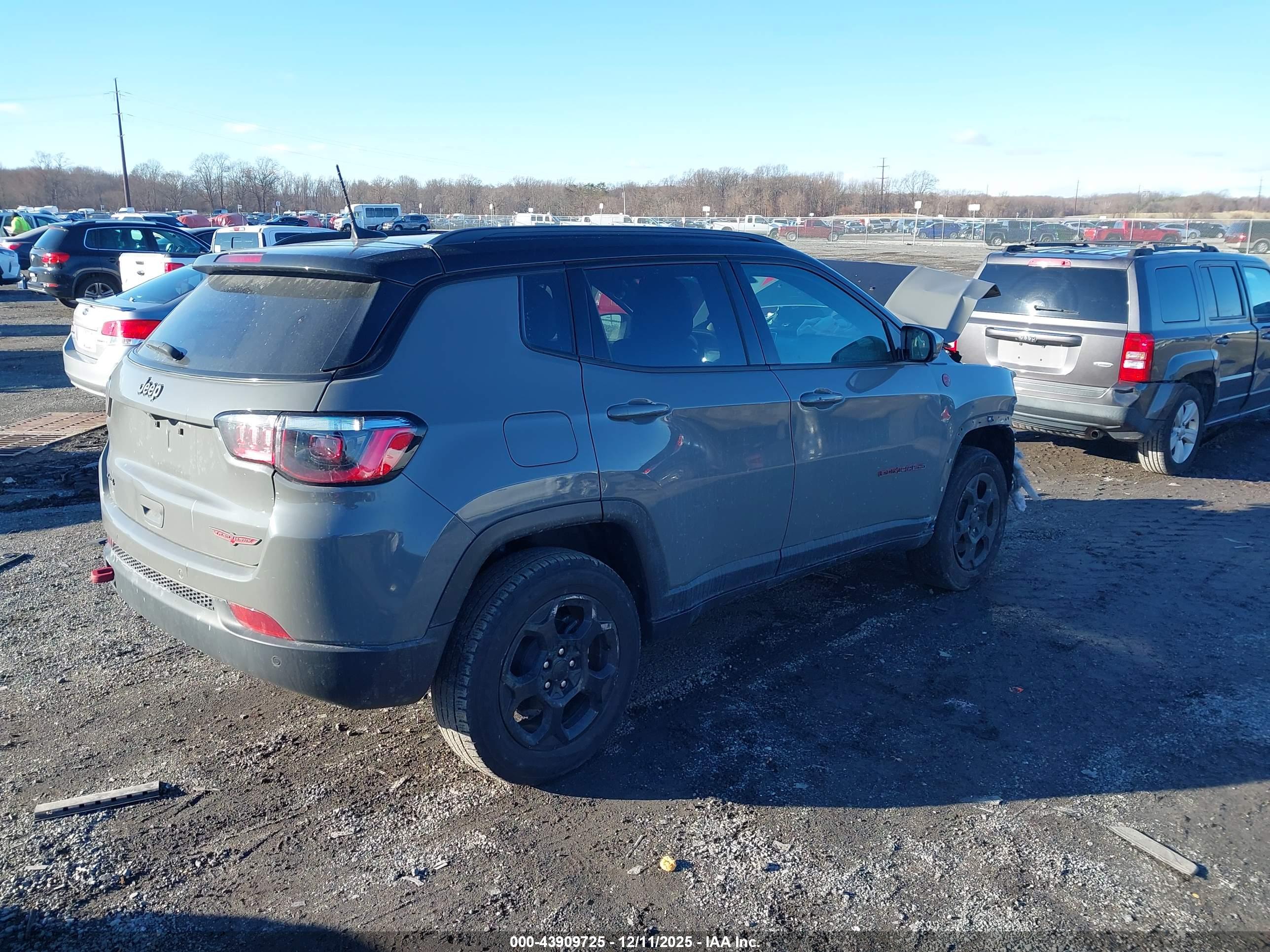 JEEP COMPASS image 4