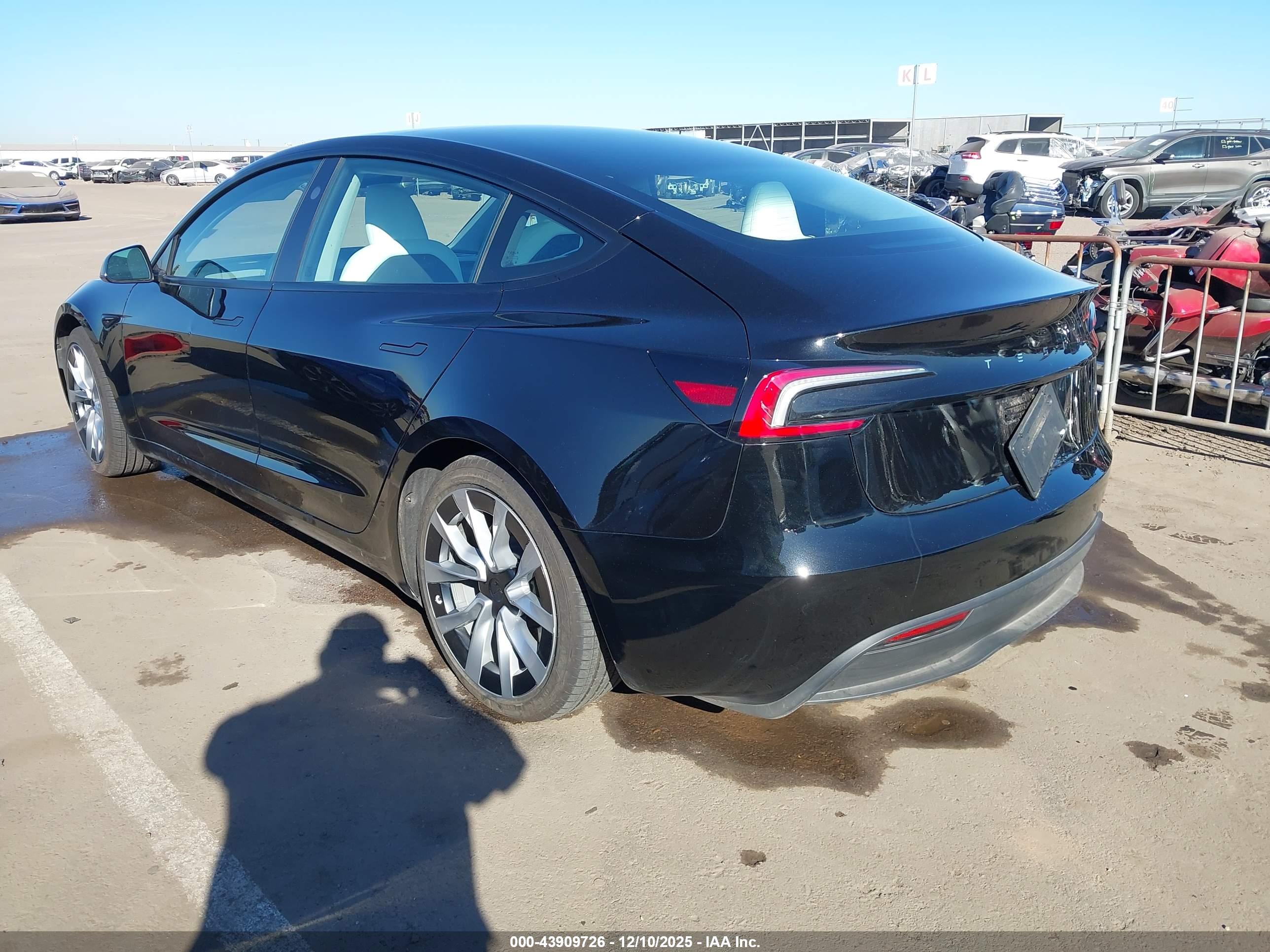 TESLA MODEL image 3