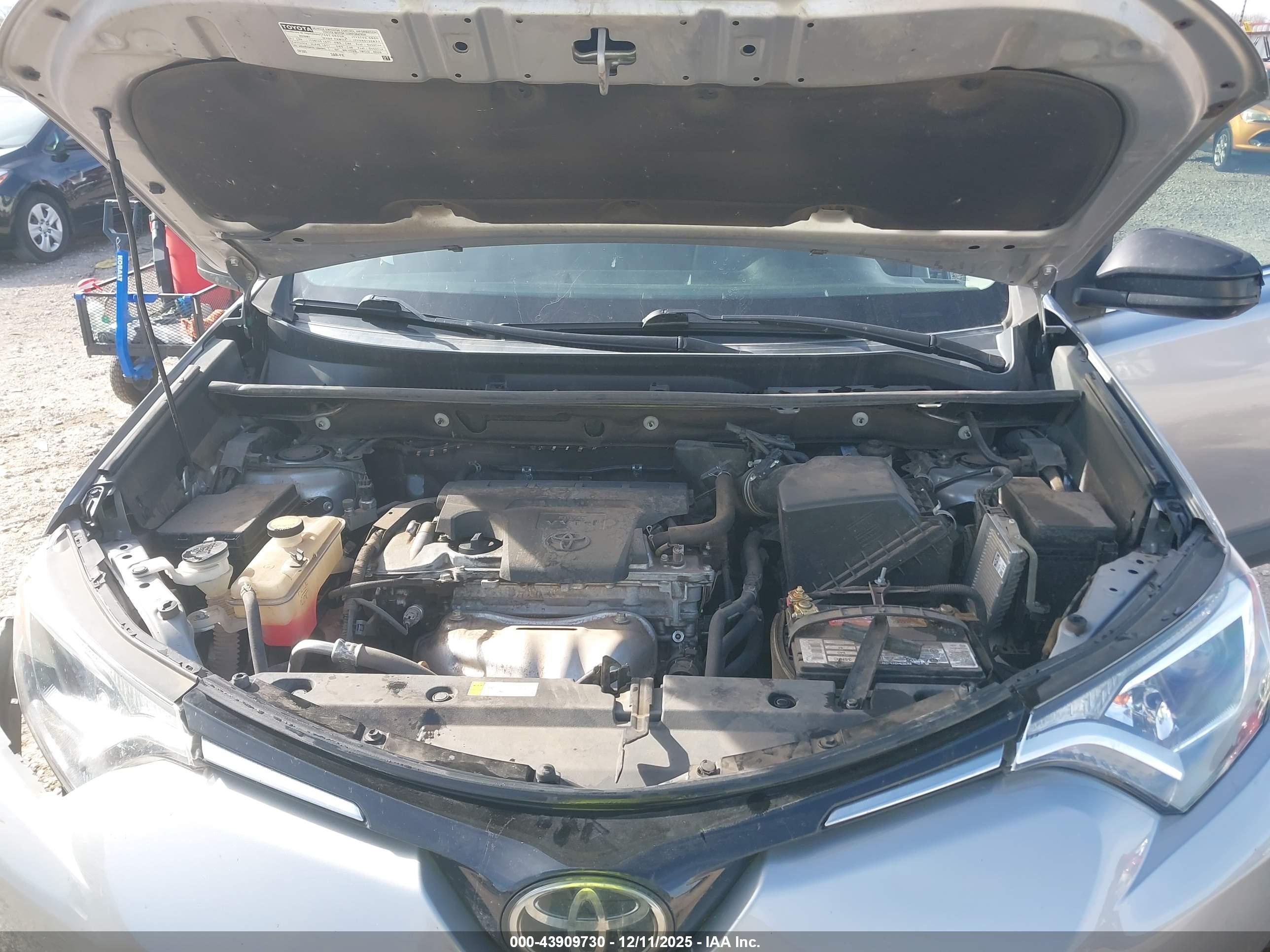 TOYOTA RAV4 image 10