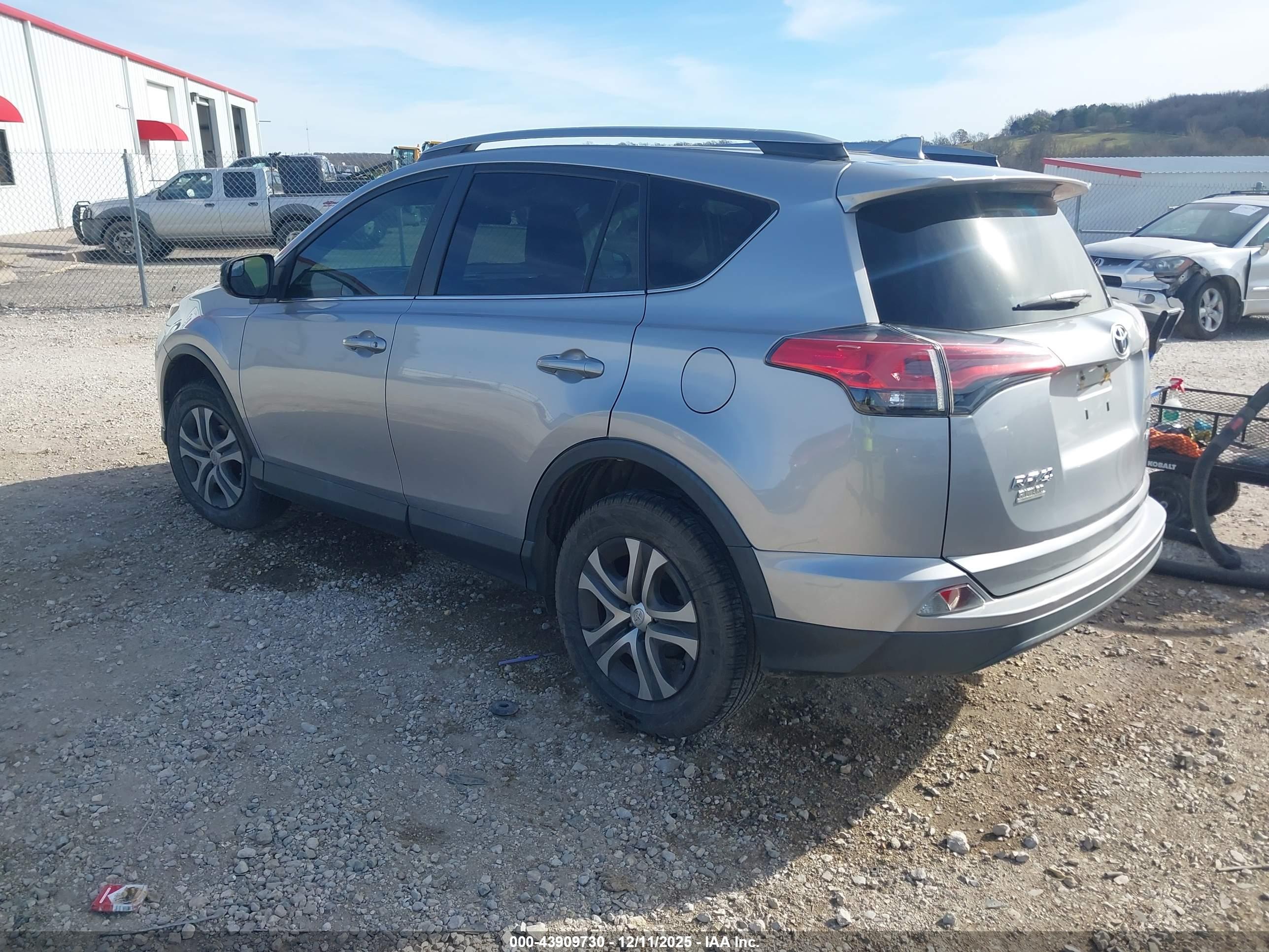 TOYOTA RAV4 image 3