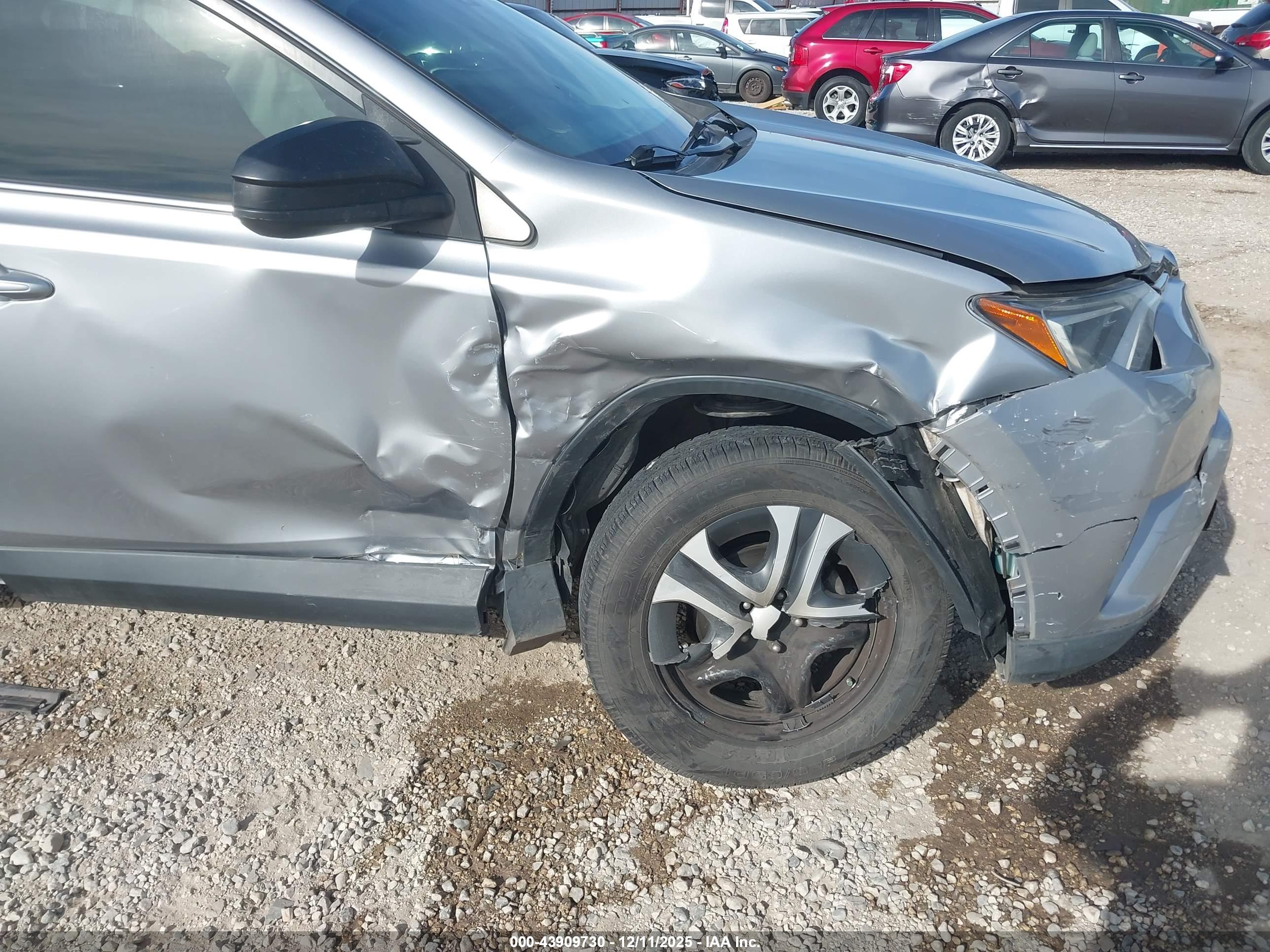 TOYOTA RAV4 image 6