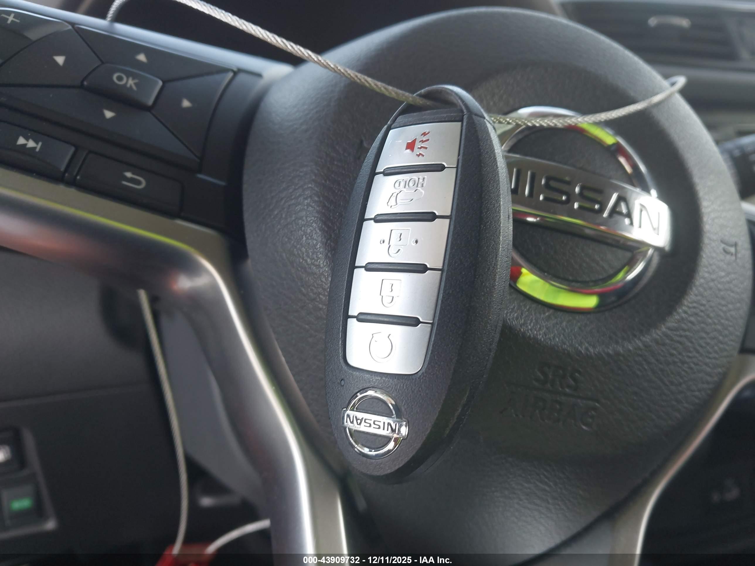 NISSAN ROGUE image 11