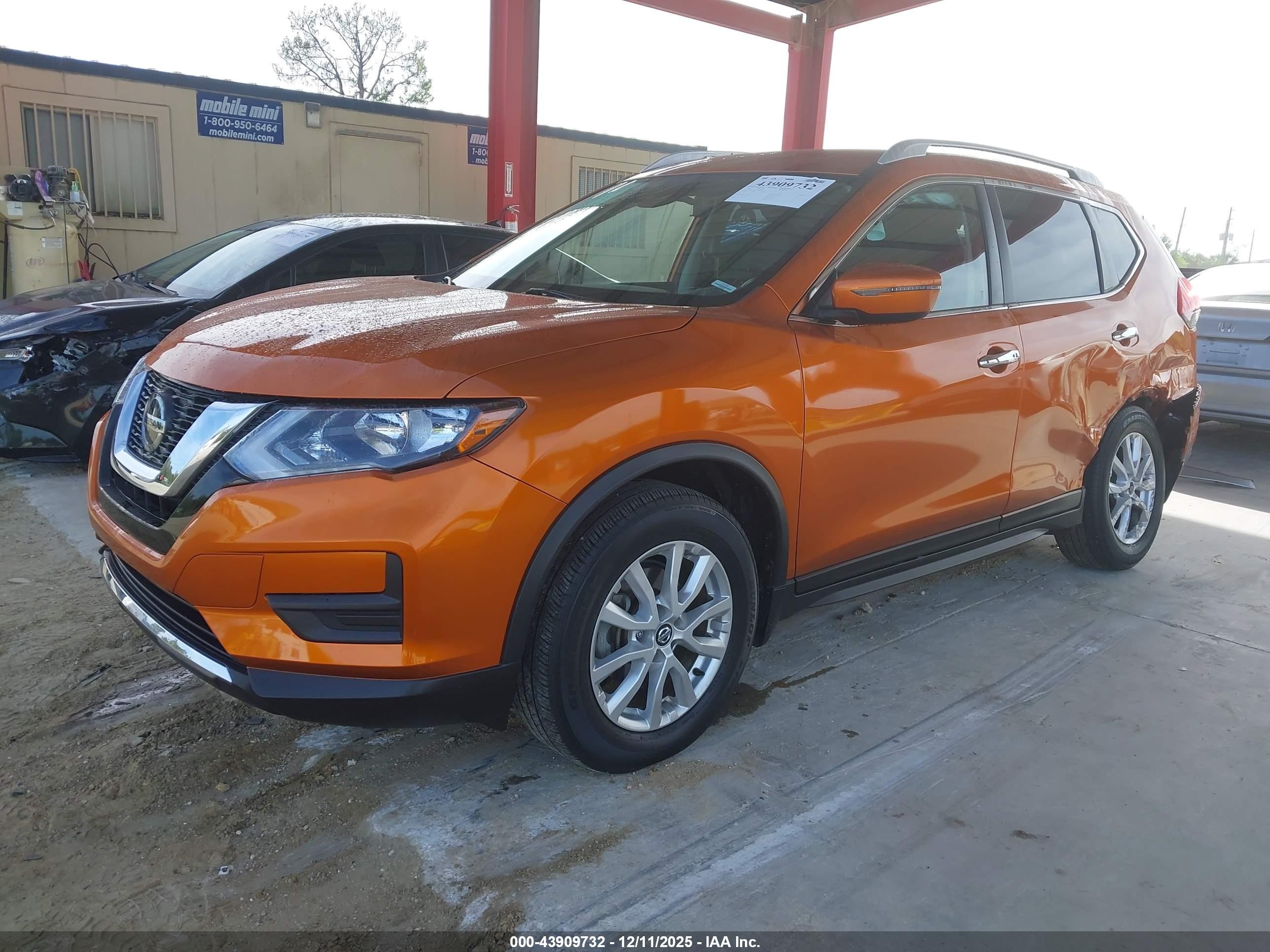 NISSAN ROGUE image 2