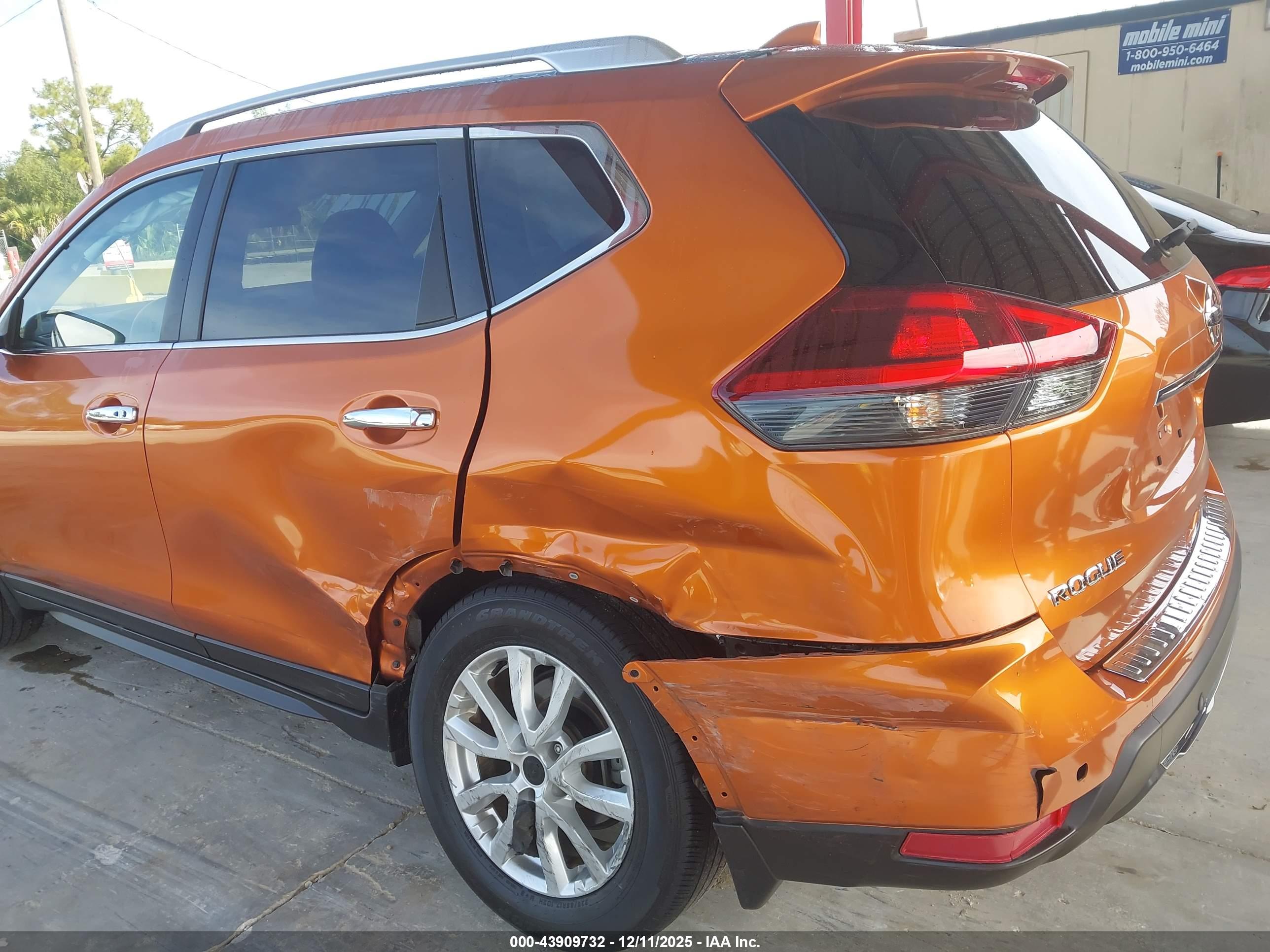 NISSAN ROGUE image 6