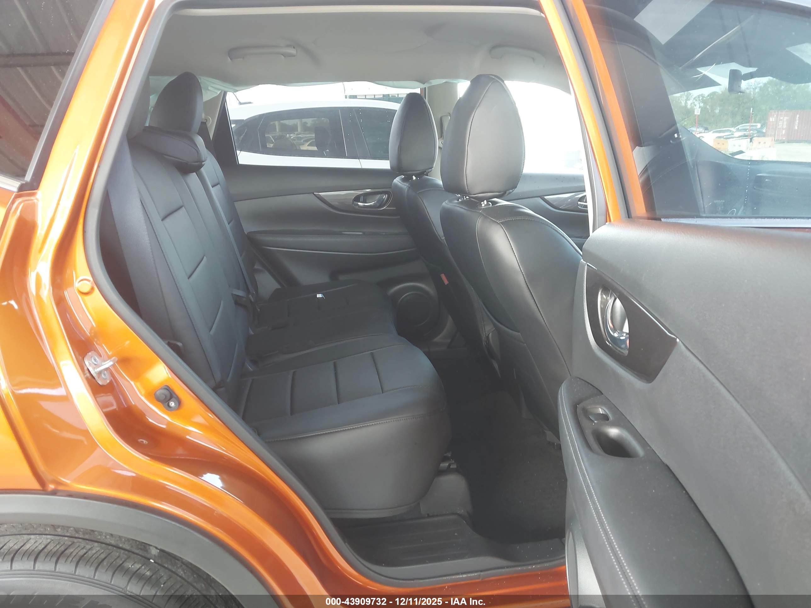 NISSAN ROGUE image 8