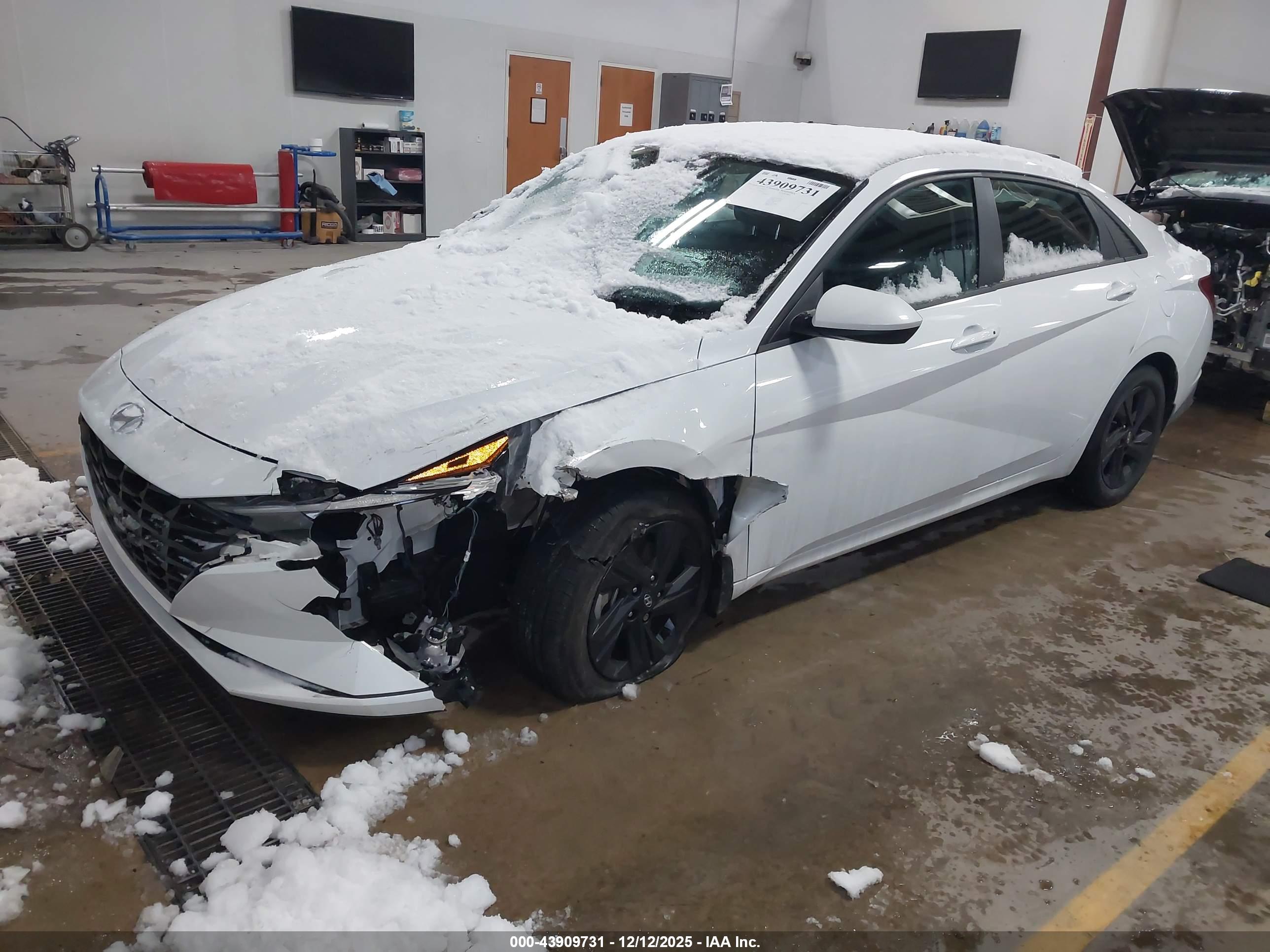 HYUNDAI ELANTRA image 2