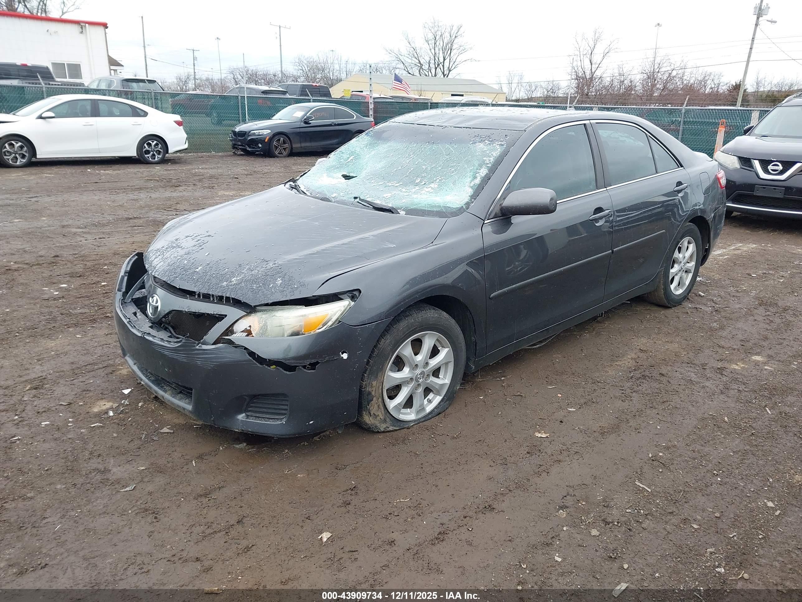 TOYOTA CAMRY image 2