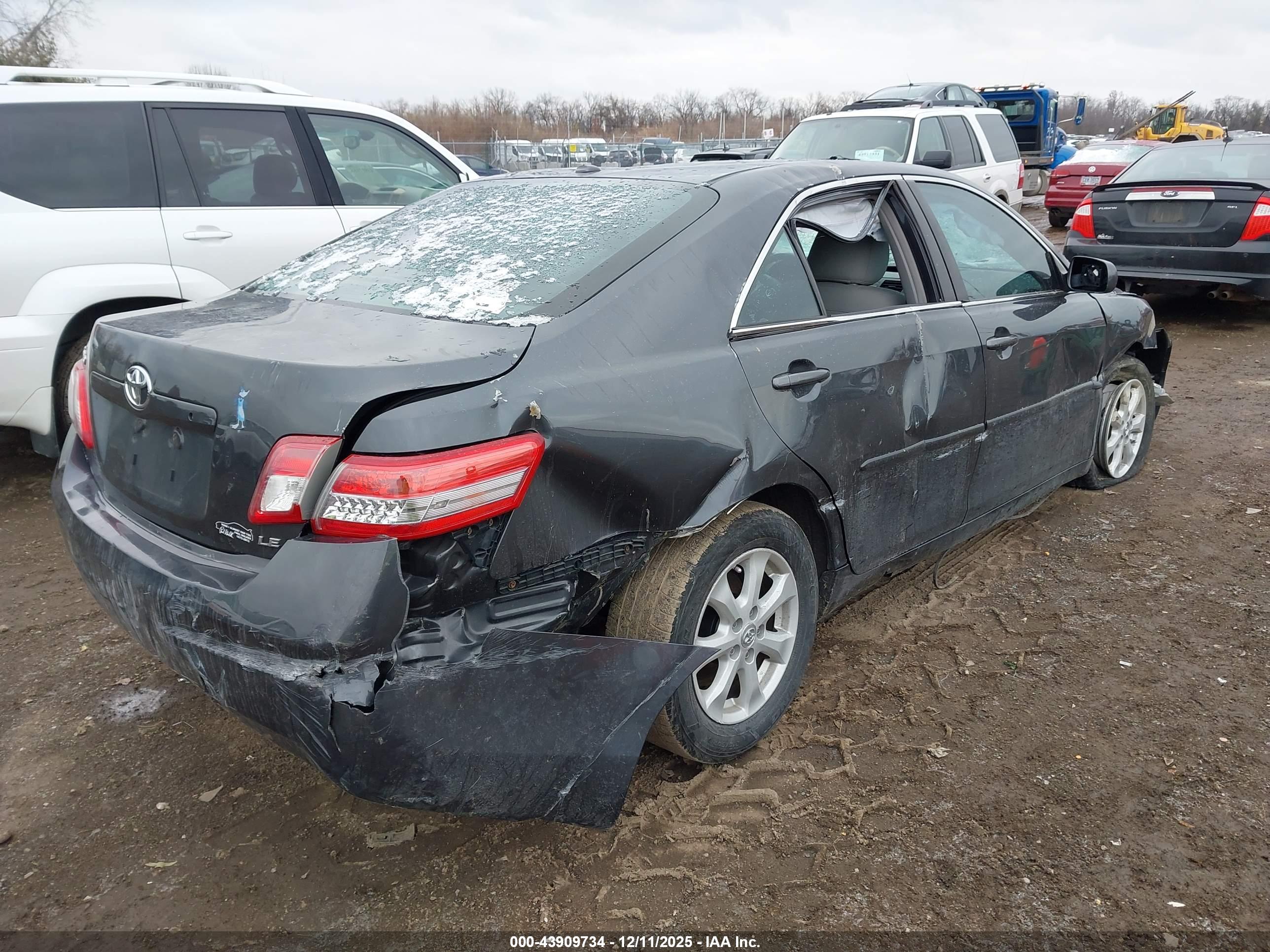 TOYOTA CAMRY image 4