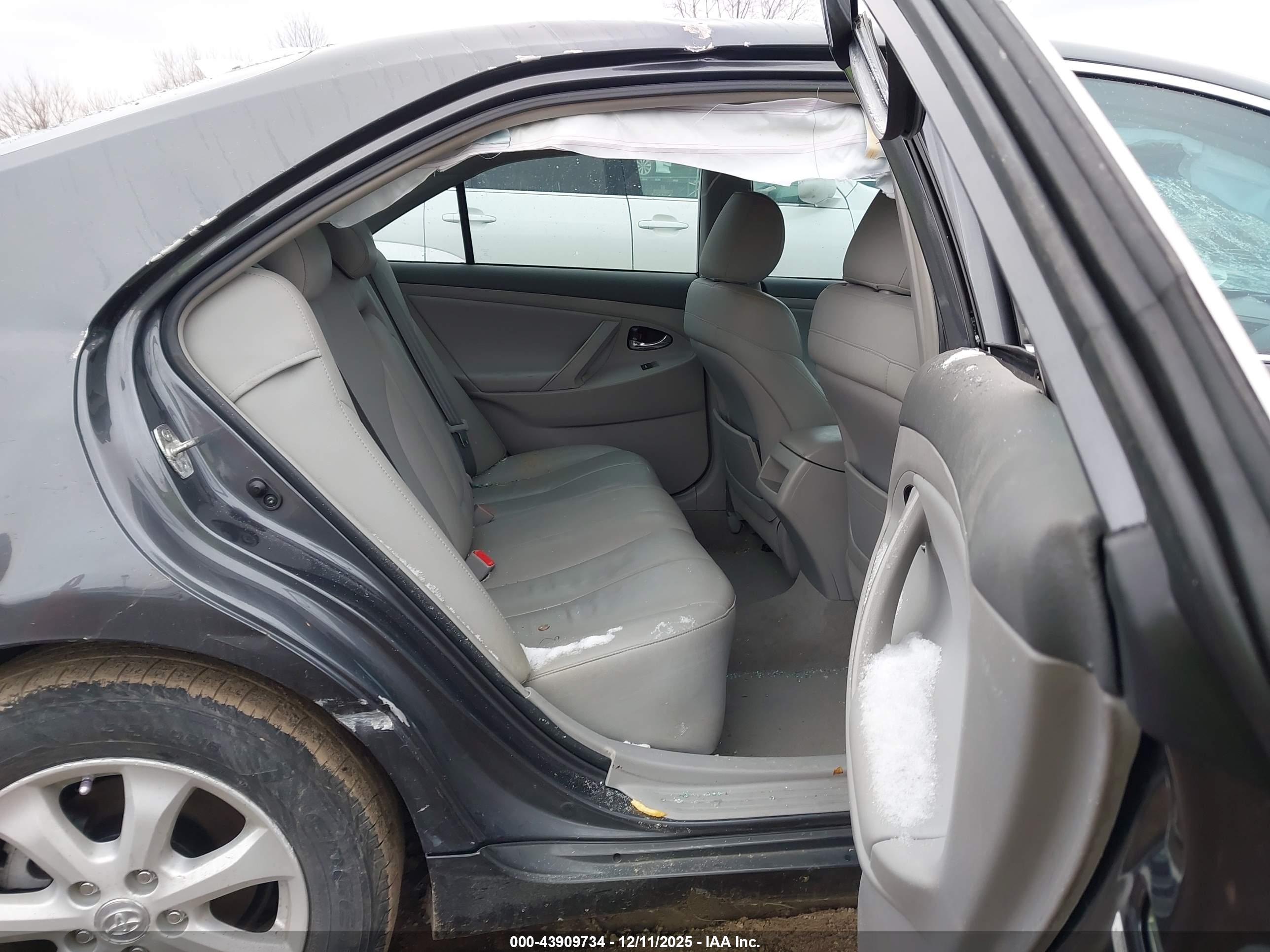 TOYOTA CAMRY image 8